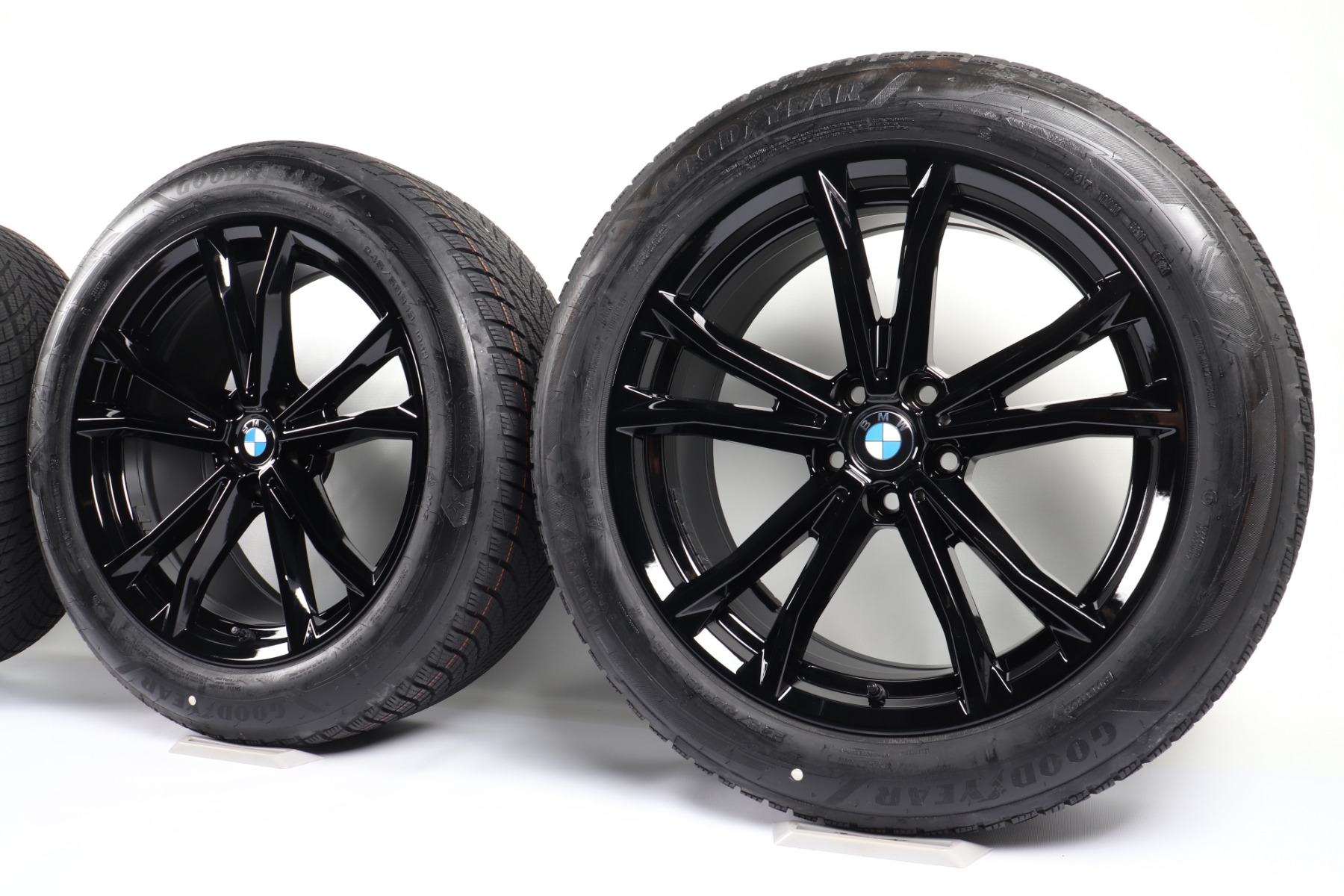 BMW Winterkompletträder 7er G70 i7 G70 X3 G45 19 Zoll Styling 903 Doppelspeiche Goodyear UltraGrip Performance 3