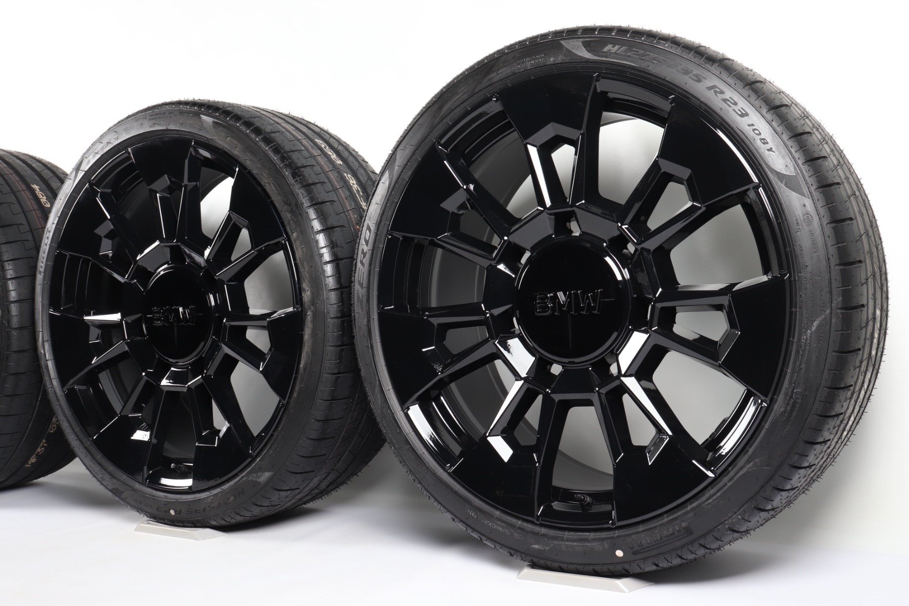 BMW Sommerkompletträder XM G09 23 Zoll Styling 923 M Sternspeiche Pirelli P Zero