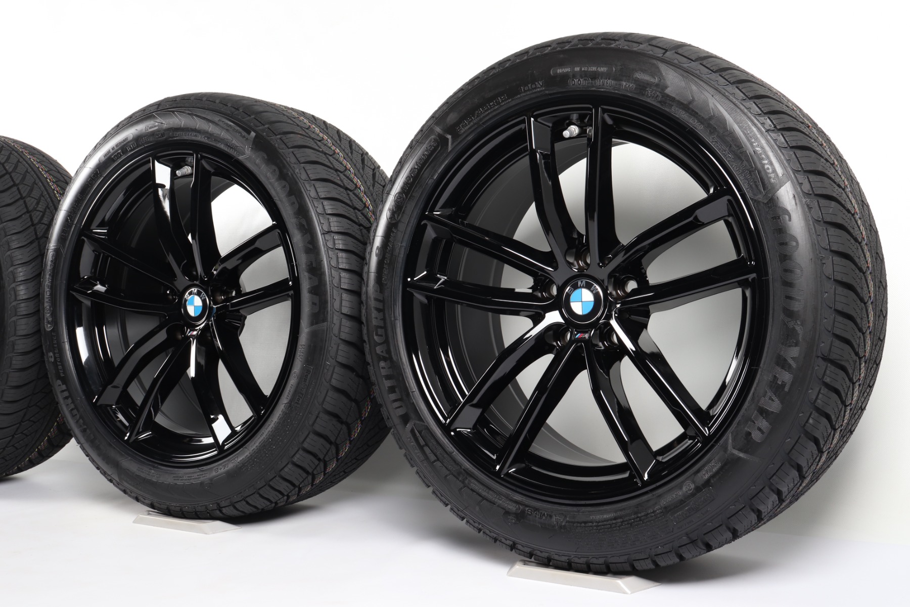 BMW Winterkompletträder 5er G30 G31 18 Zoll Styling 662 M Doppelspeiche Dunlop Winter