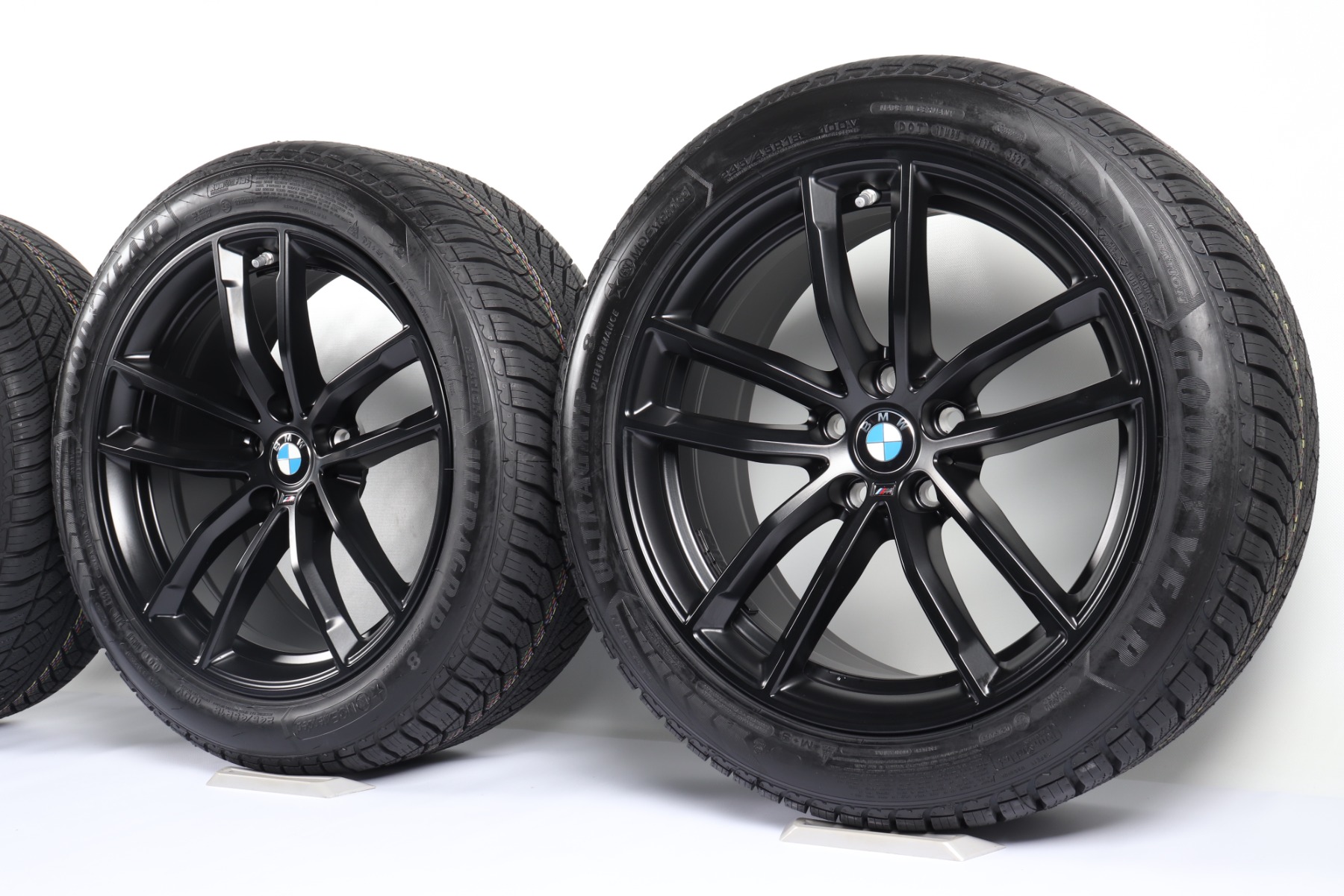 BMW Winterkompletträder 5er G30 G31 18 Zoll Styling 662 M Doppelspeiche Goodyear Ultragrip 8 Performance