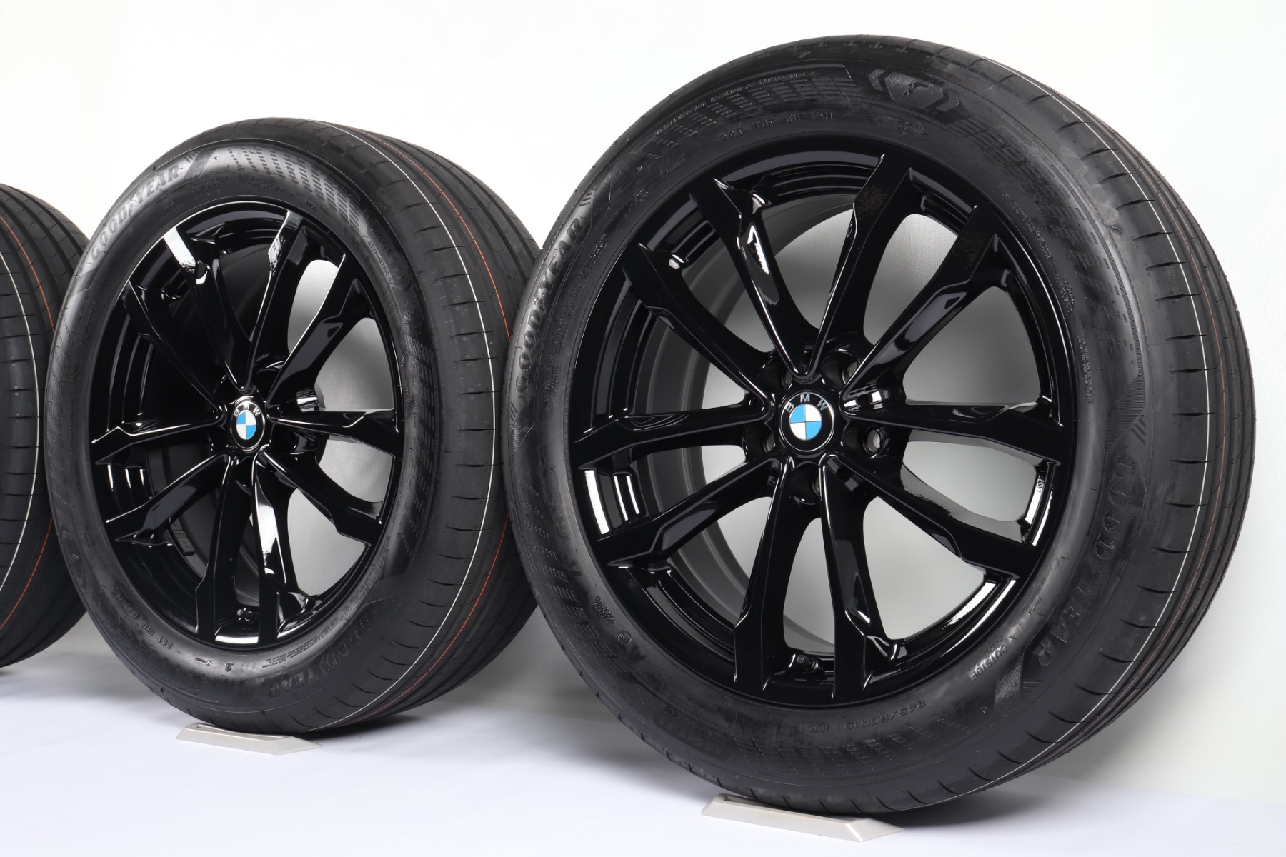 BMW Sommerkompletträder X3 G01 X4 G02 19 Zoll Styling 691 V-Speiche Goodyear Eagle F1 Asymmetric SUV