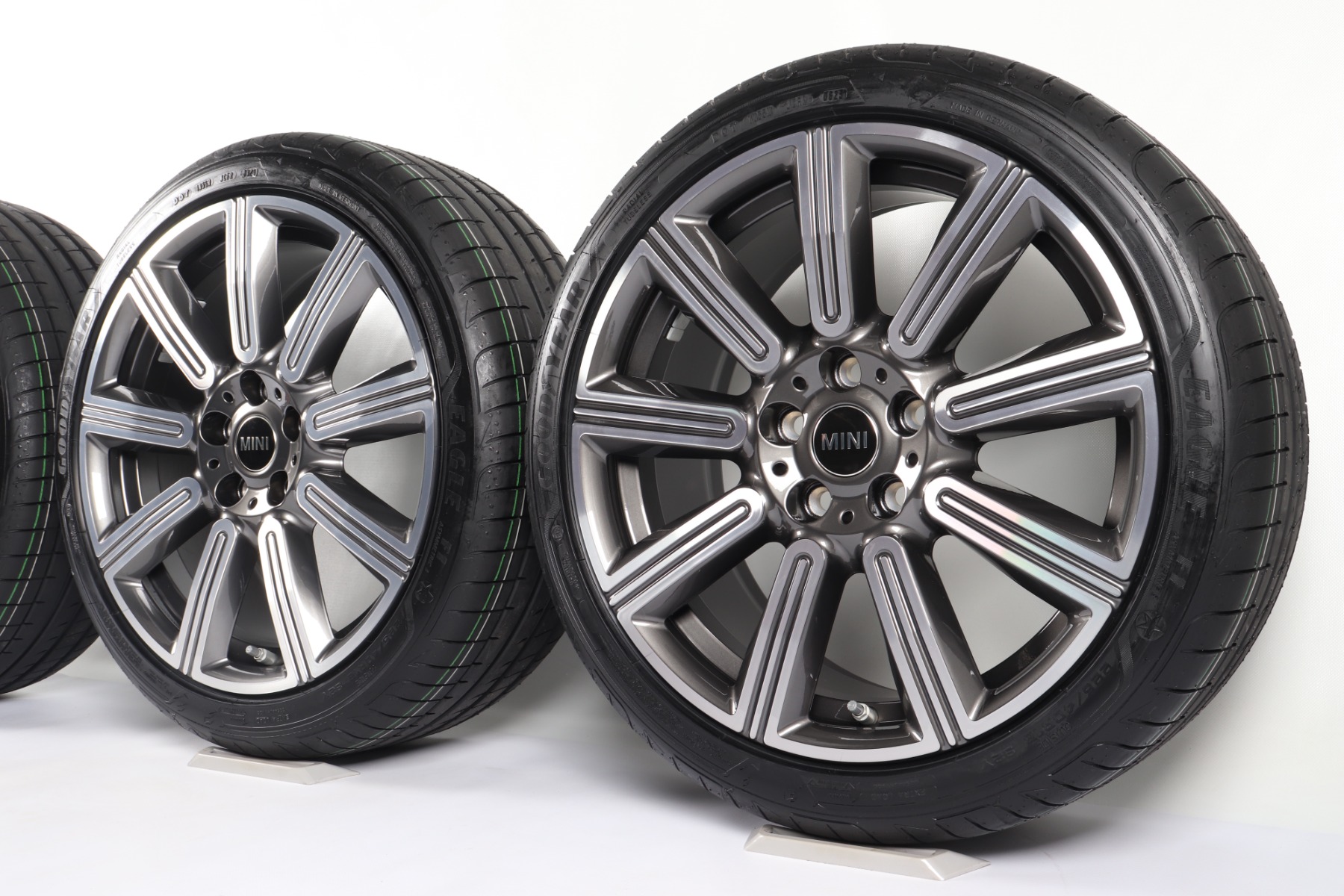 MINI Sommerkompletträder F54 Clubman 18 Zoll Styling Multiray Spoke 591 Goodyear Eagle F1 Asymmetric 3