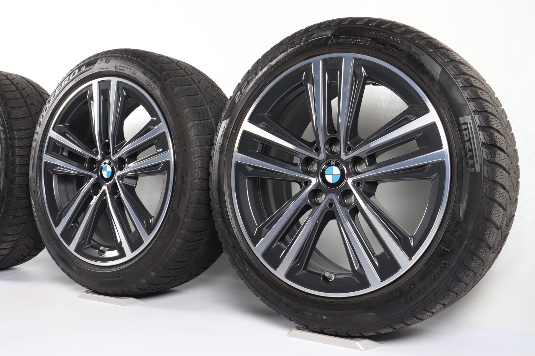 BMW Winterkompletträder 1er F40 2er F44 17 Zoll Styling 548 Doppelspeiche Pirelli Winter Sottozero 3