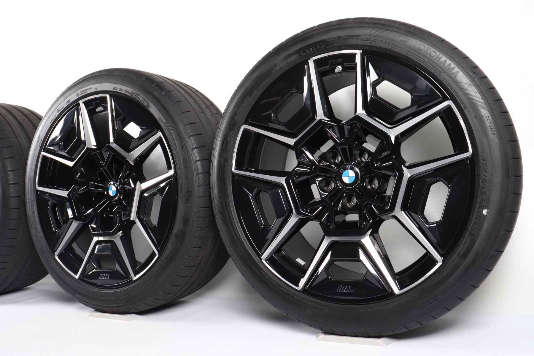 BMW Sommerkompletträder XM G09 22 Zoll Styling 922 M Doppelspeiche Yokohama ADVAN Sport V107