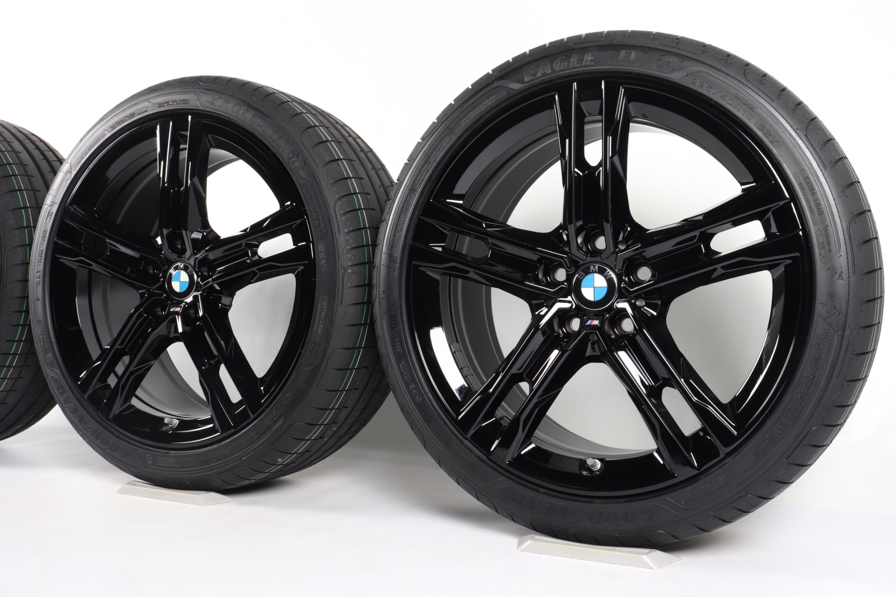 BMW Sommerkompletträder 1er F40 2er F44 18 Zoll Styling 556 M Doppelspeiche Hankook Ventus Evo