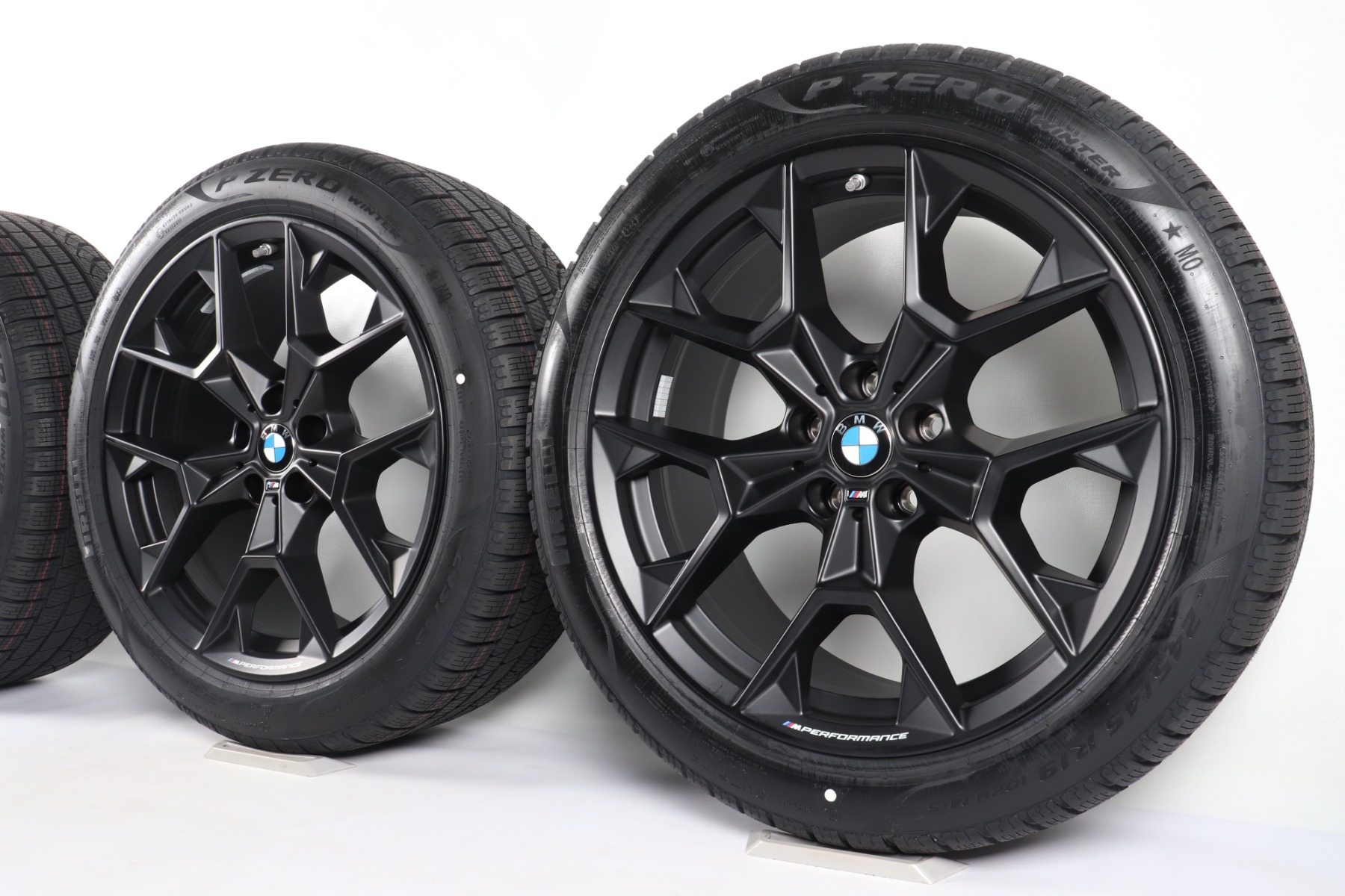 BMW Winterkompletträder 5er G60 G61 i5 G60 19 Zoll Styling 942 M Y-Speiche Pirelli P Zero Winter