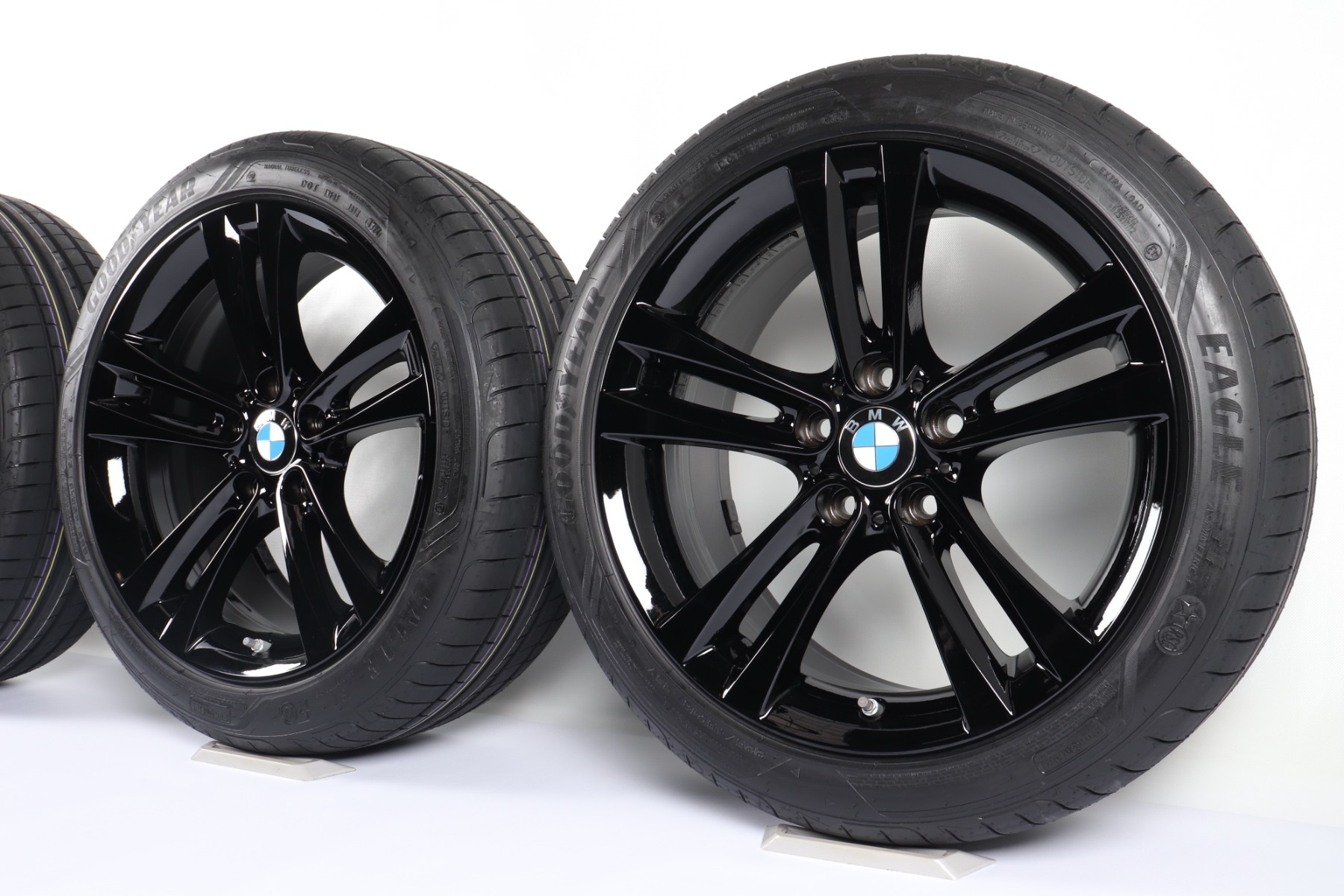 BMW Sommerkompletträder 3er F30 F31 4er F32 F33 F36 18 Zoll Styling 397 Doppelspeiche Goodyear Eagle F1 Asymmetric 3