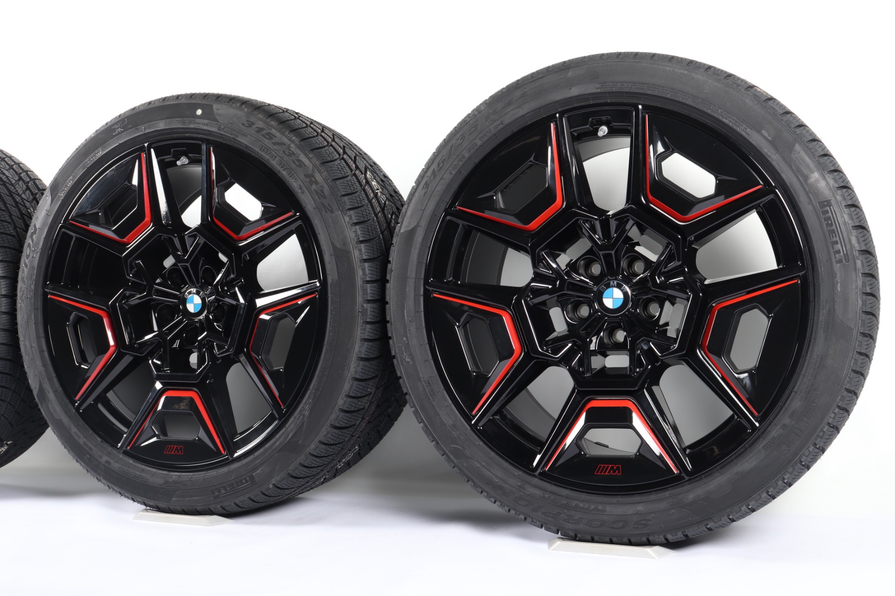 BMW Sommerkompletträder XM G09 22 Zoll Styling 922 Label Red M Doppelspeiche Pirelli P Zero