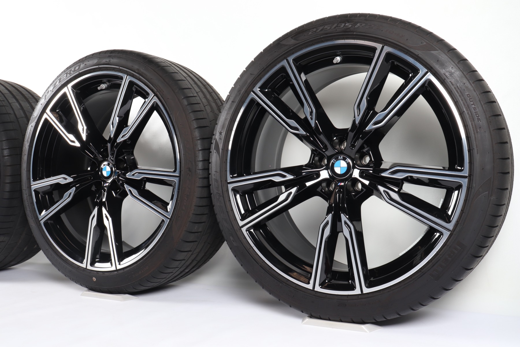 BMW Sommerkompletträder X5 G05 X6 G06 22 Zoll Styling 747 M Doppelspeiche Pirelli P Zero