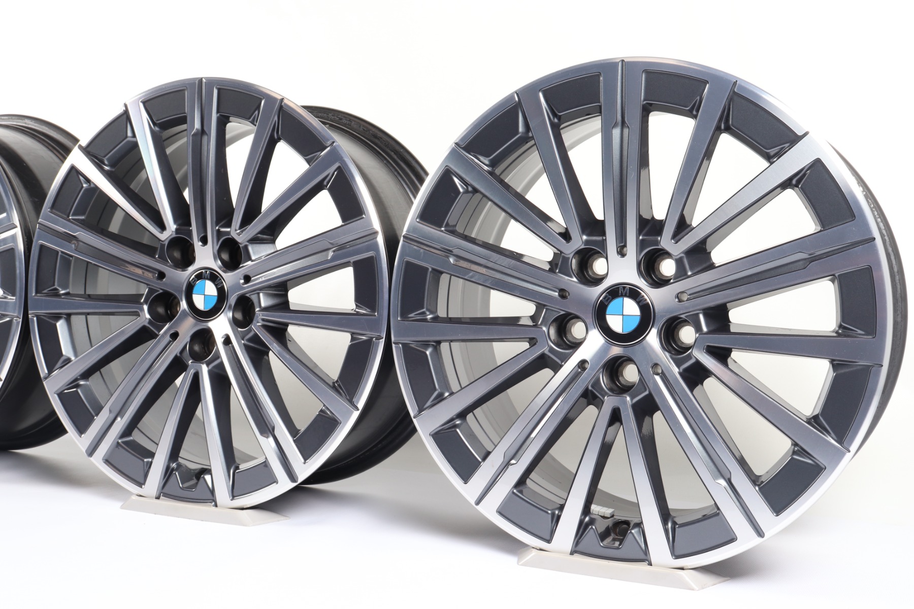 4x BMW Alufelgen X1 U11 2er U06 X2 U10 U25 17 Zoll Styling 833 V-Speiche
