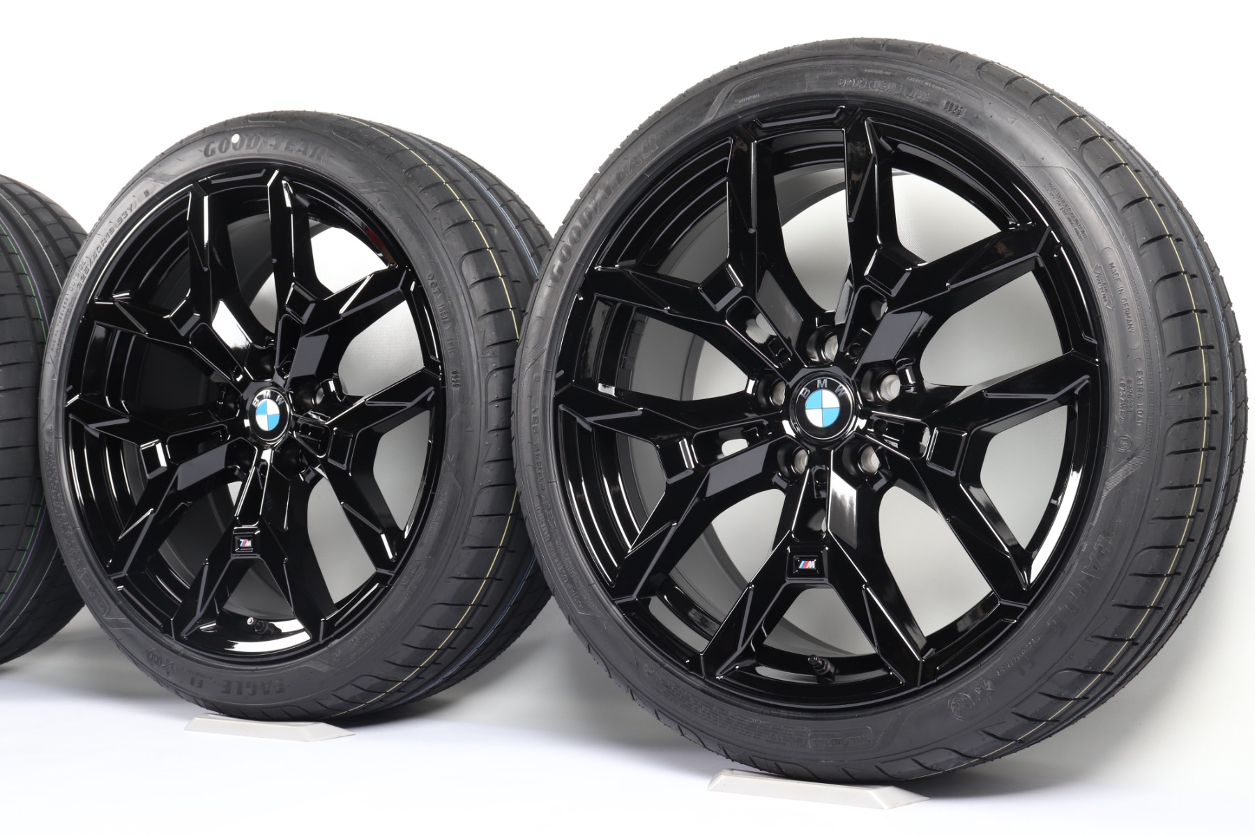 BMW Sommerkompletträder 3er G20 G21 2er G42 4er G22 G23 19 Zoll Styling 995 M Y-Speiche Pirelli P Zero