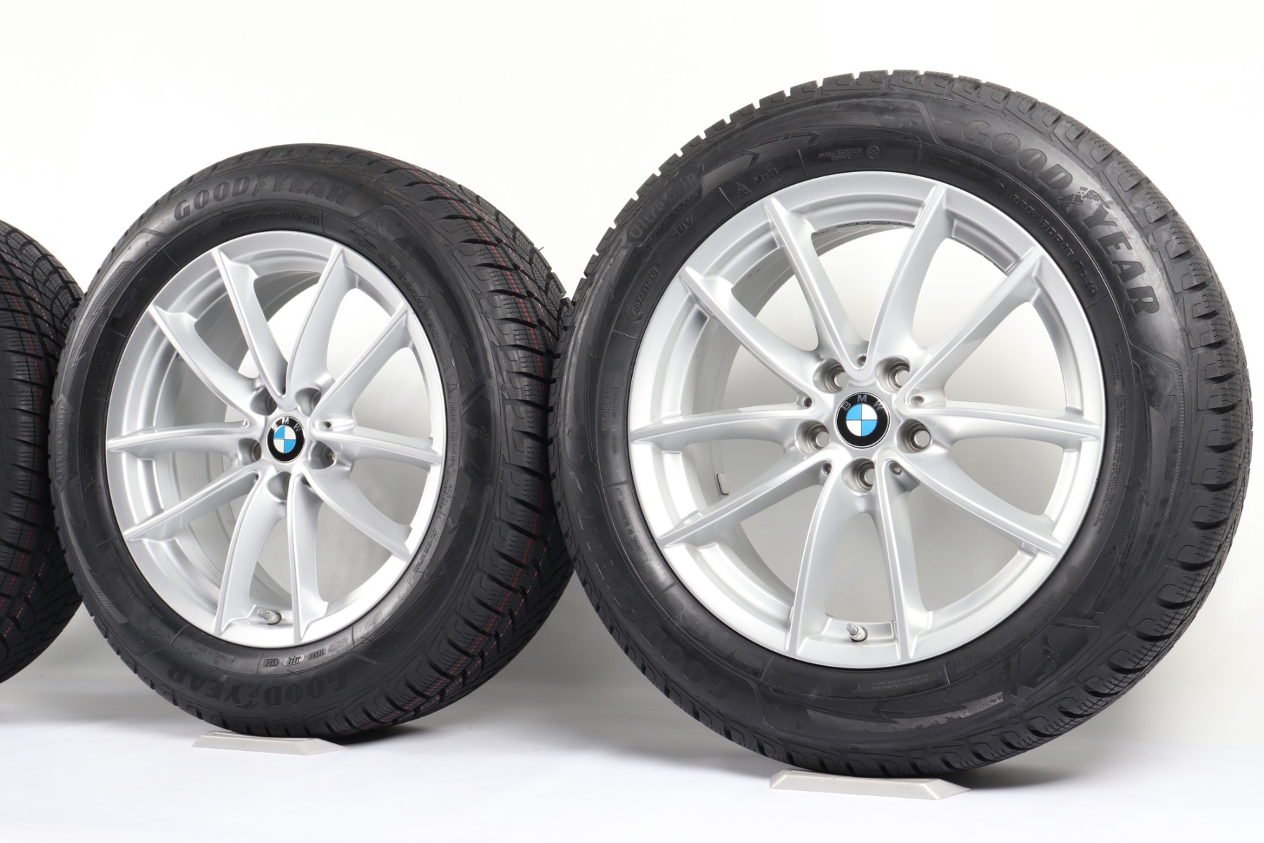 BMW Winterkompletträder X3 G01 X4 G02 18 Zoll Styling 618 V-Speiche Goodyear Ultra Grip Performance +