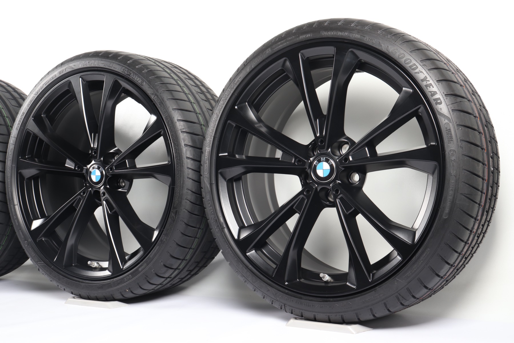 BMW Sommerkompletträder 8er G14 G15 G16 20 Zoll Styling 733 Doppelspeiche Goodyear Eagle F1 Asymmetric 3