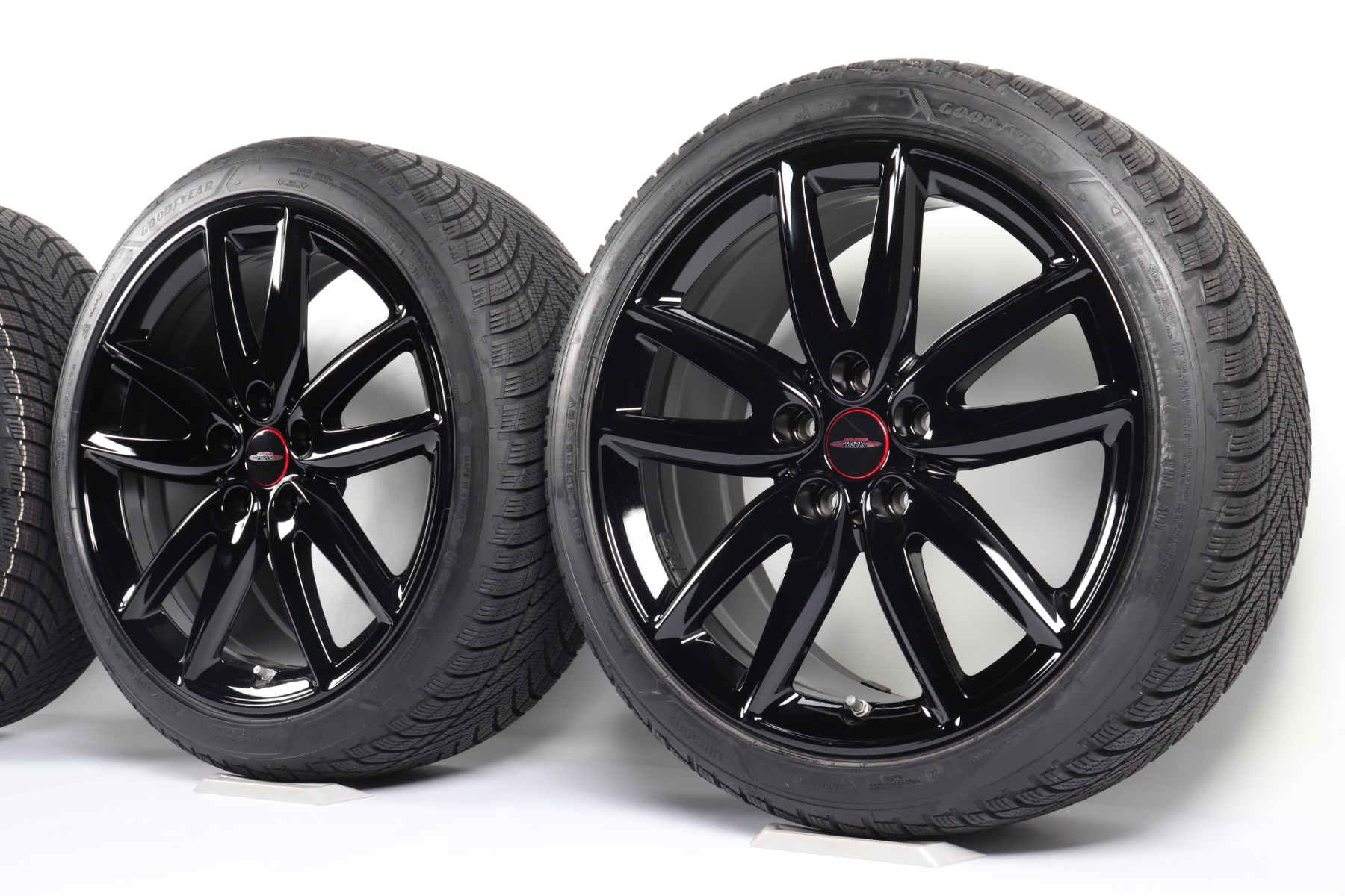 MINI Winterkompletträder F54 Clubman 18 Zoll Styling JCW Grip Spoke 815 Goodyear UltraGrip Performance 3