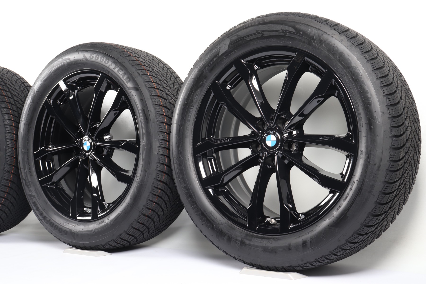 BMW Winterkompletträder X3 G01 X4 G02 19 Zoll Styling 691 V-Speiche Goodyear Ultragrip Performance 3
