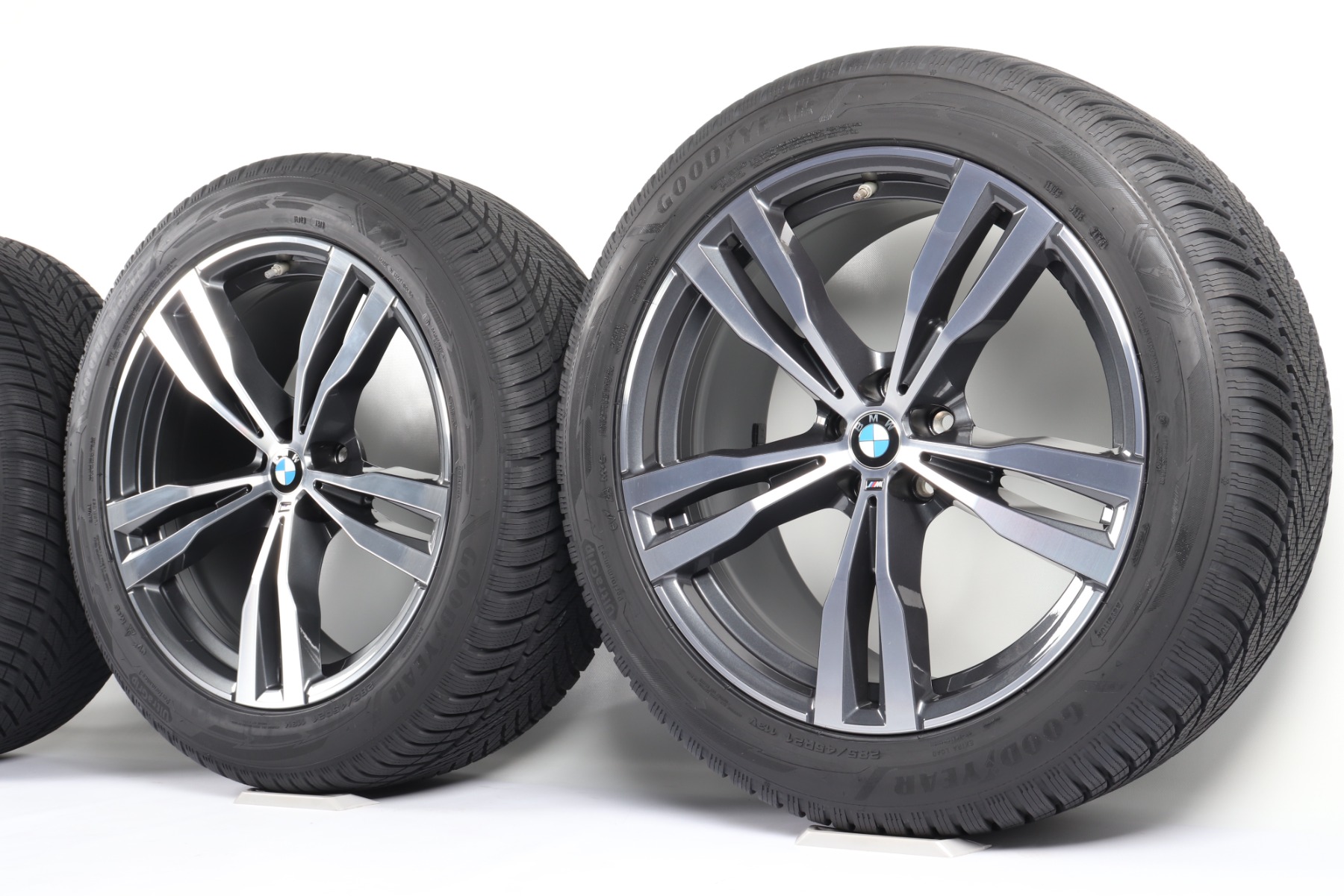 BMW Winterkompletträder X7 G07 21 Zoll Styling 754 M Doppelspeiche Goodyear UltraGrip Performance 3