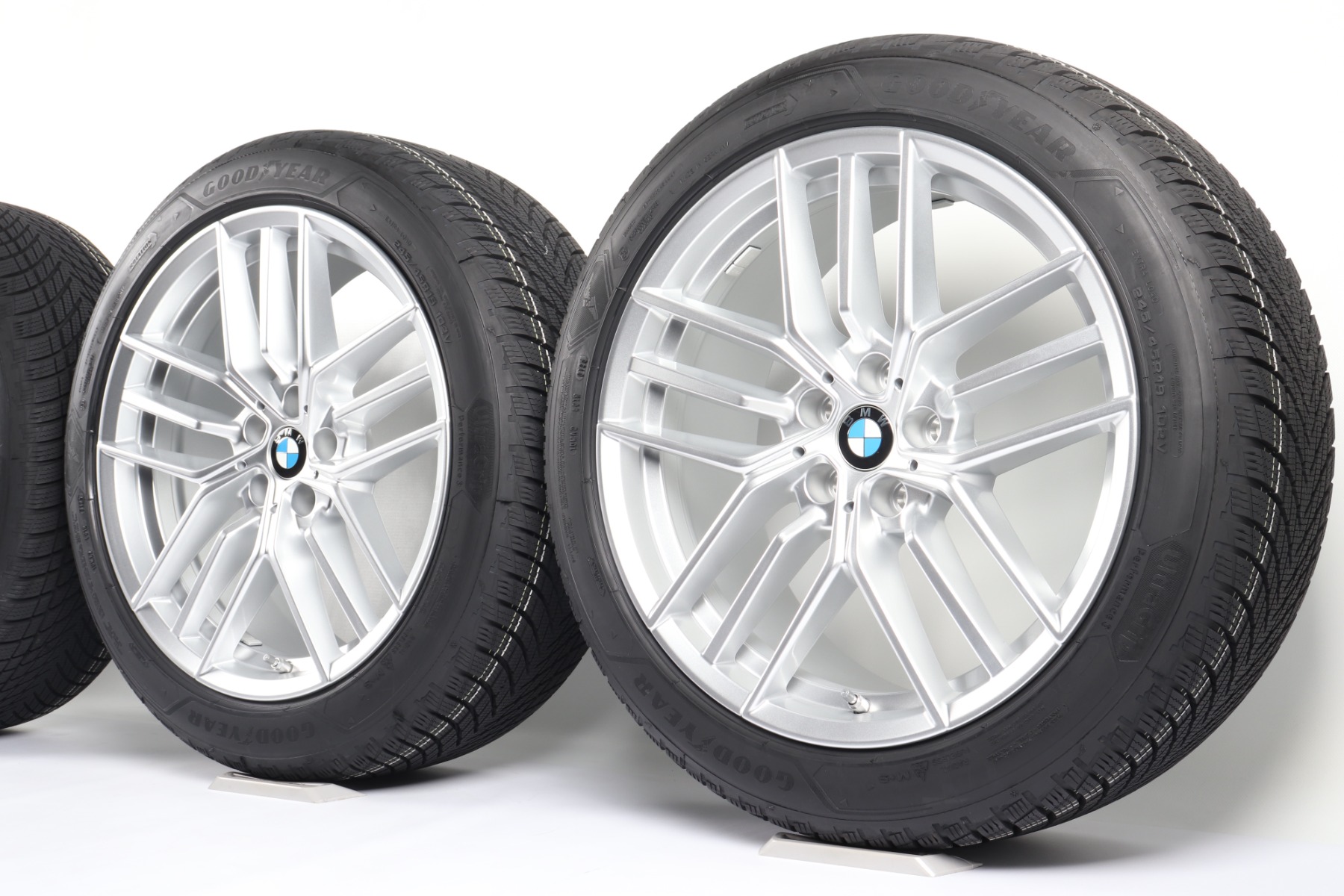 BMW Winterkompletträder 5er G60 G61 i5 G60 19 Zoll Styling 933 Dreifachspeiche Goodyear UltraGrip Performance 3
