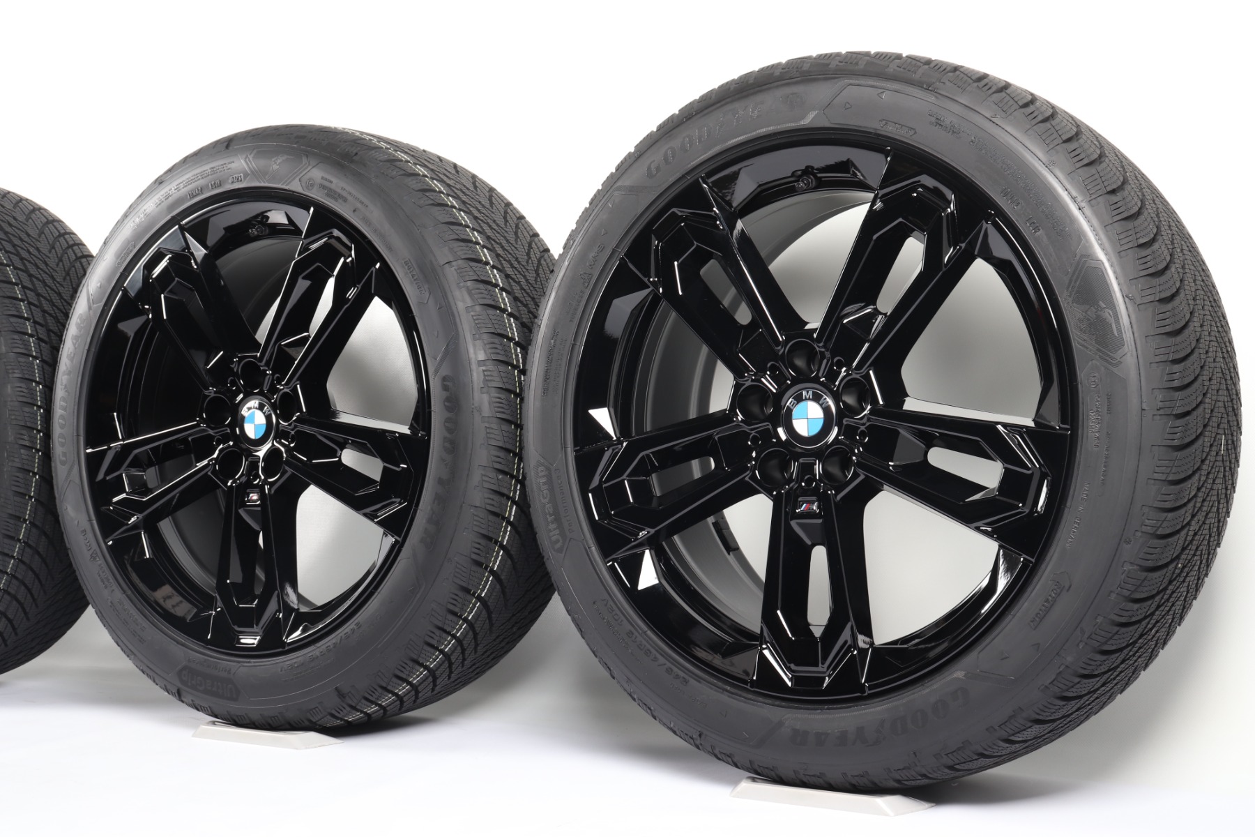 BMW Winterkompletträder X1 U11 iX1 U11 X2 U10 iX2 U10 19 Zoll Styling 871 M Doppelspeiche Goodyear UltraGrip Performance 3