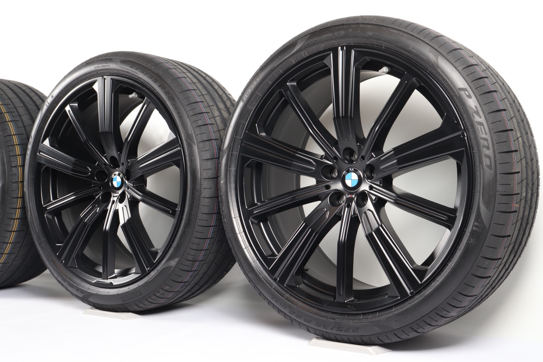 BMW Sommerkompletträder X5 G05 X6 G06 22 Zoll Styling 749 M Sternspeiche Pirelli P Zero