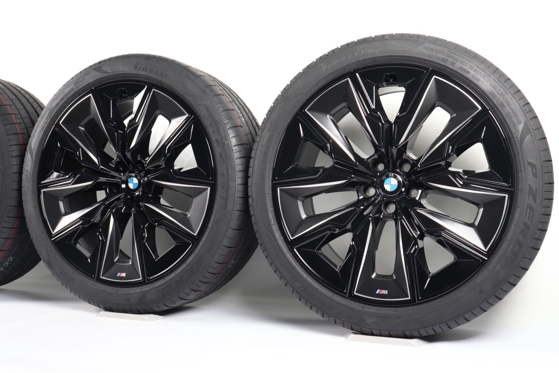 BMW Sommerkompletträder 7er G70 i7 G70 X3 G45 21 Zoll Styling 909 M Aerodynamik Pirelli P Zero