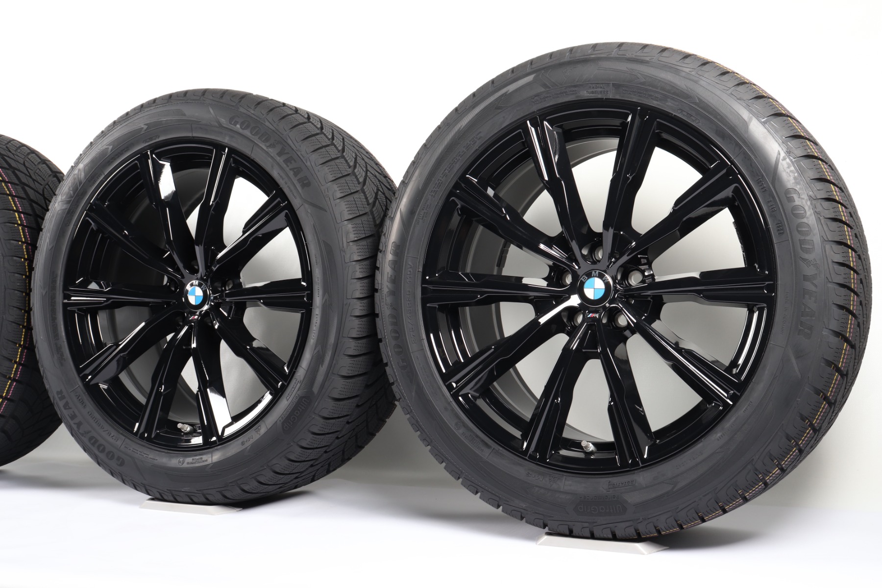 BMW Winterkompletträder X5 G05 X6 G06 20 Zoll Styling 740 M Sternspeiche Goodyear UltraGrip Performance 3