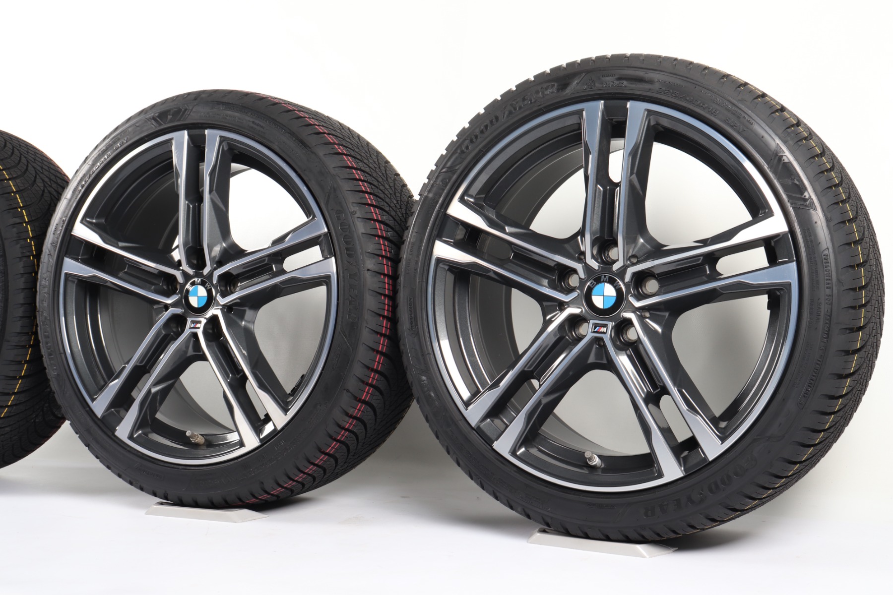 BMW Ganzjahresräder 1er F40 2er F44 18 Zoll Styling 819 M Doppelspeiche Goodyear Vector 4 Season G3