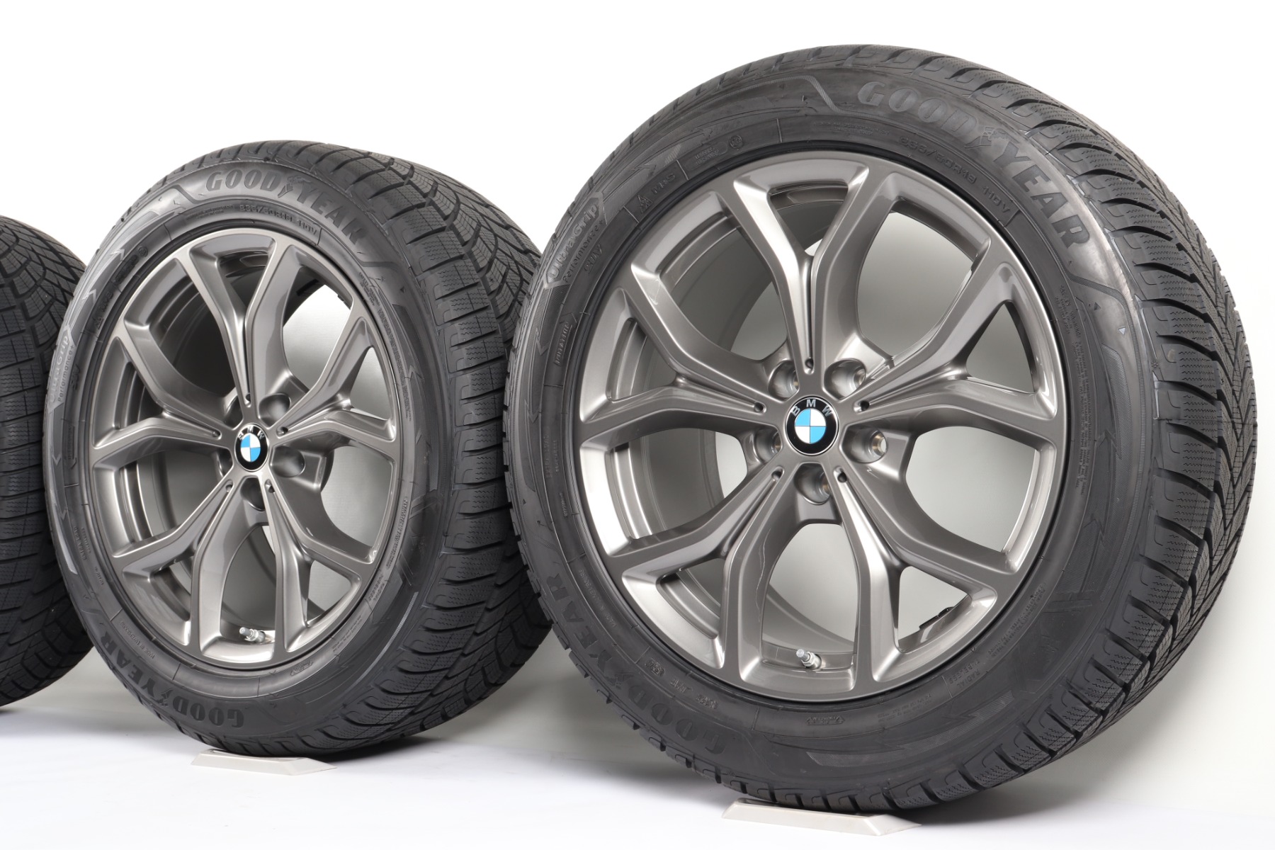 BMW Winterkompletträder X5 G05 X6 G06 19 Zoll Styling 735 V-Speiche Goodyear UltraGrip Performance+