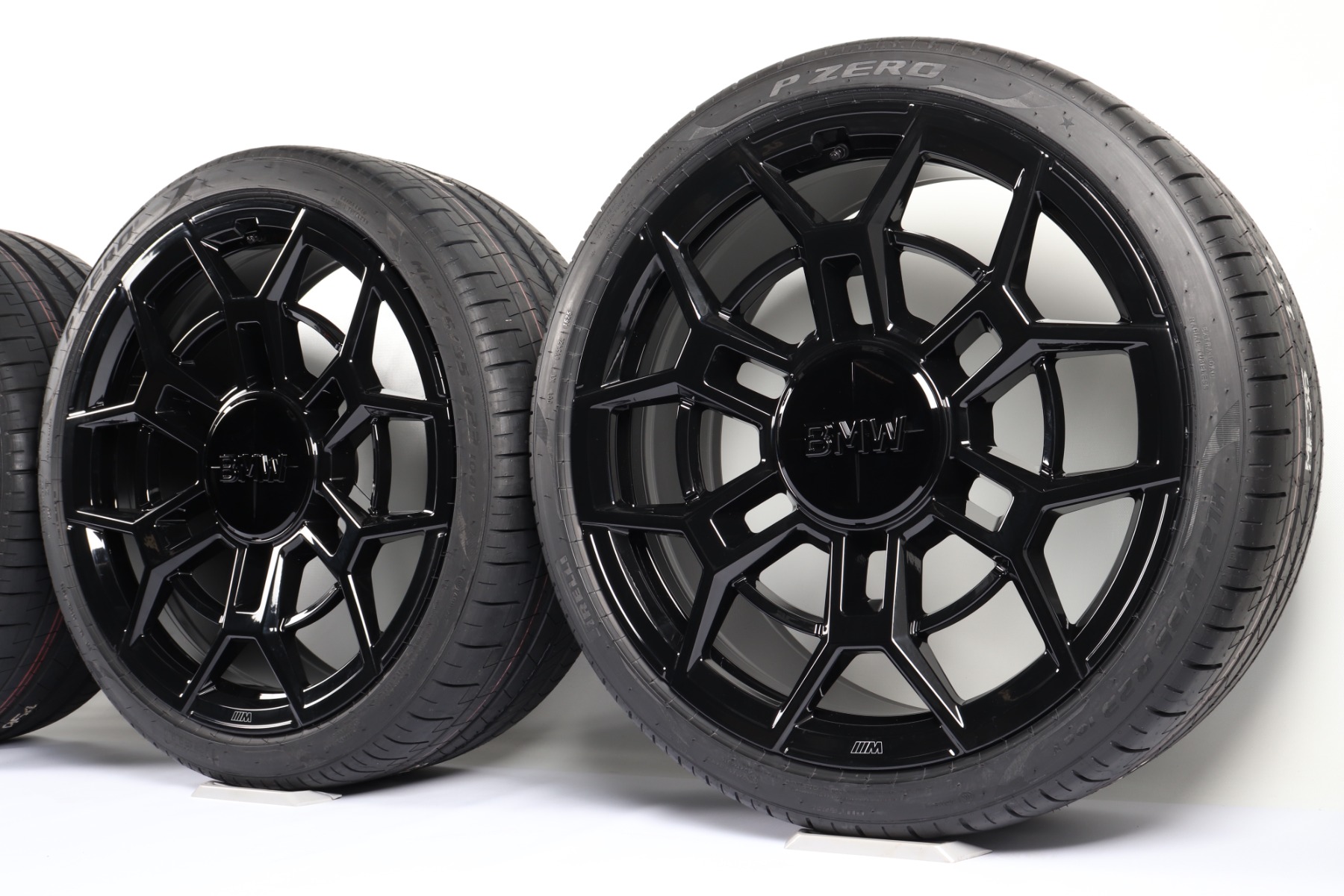 BMW Sommerkompletträder XM G09 23 Zoll Styling 1096 M Sternspeiche Pirelli P Zero