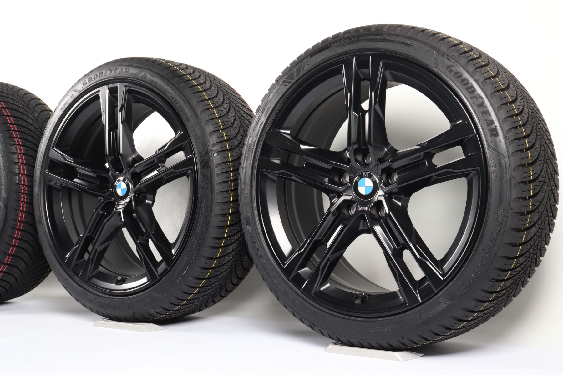 BMW Ganzjahresräder 1er F40 2er F44 18 Zoll Styling 556 M Doppelspeiche Goodyear Vector 4-Seasons G3