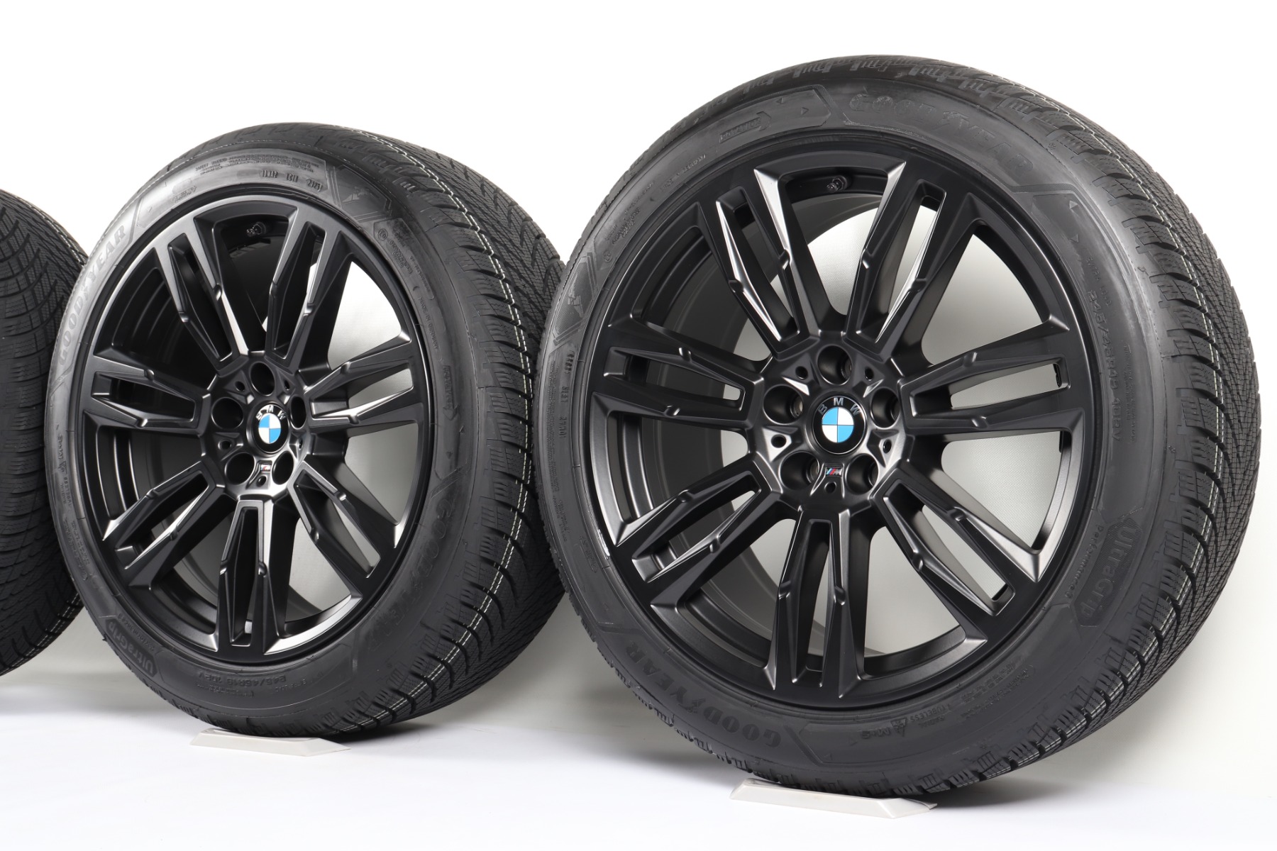 BMW Winterkompletträder 5er G60 G61 i5 G60 19 Zoll Styling 935 M Doppelspeiche Goodyear UltraGrip Performance 3