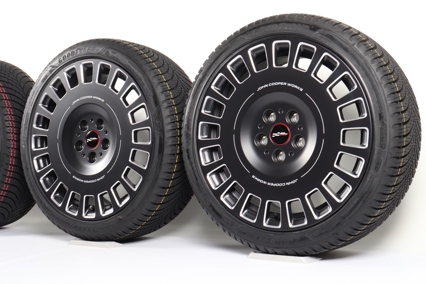 MINI Ganzjahresräder J01 18 Zoll Styling JCW Rallye Spoke 992 Goodyear Vector 4 Seasons GEN-3