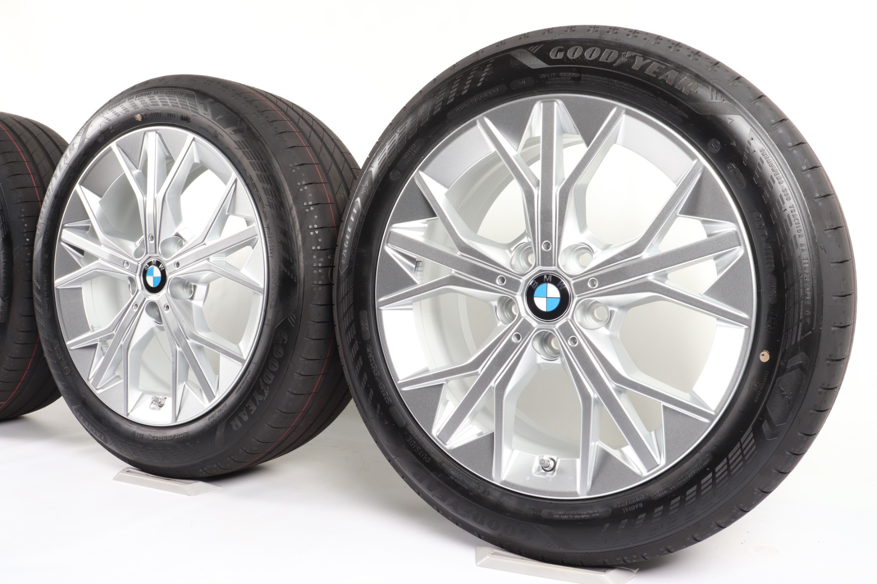BMW Sommerkompletträder 2er F74 1er F70 17 Zoll Styling 972 Y-Speiche Nexen N'Fera Sport SU2