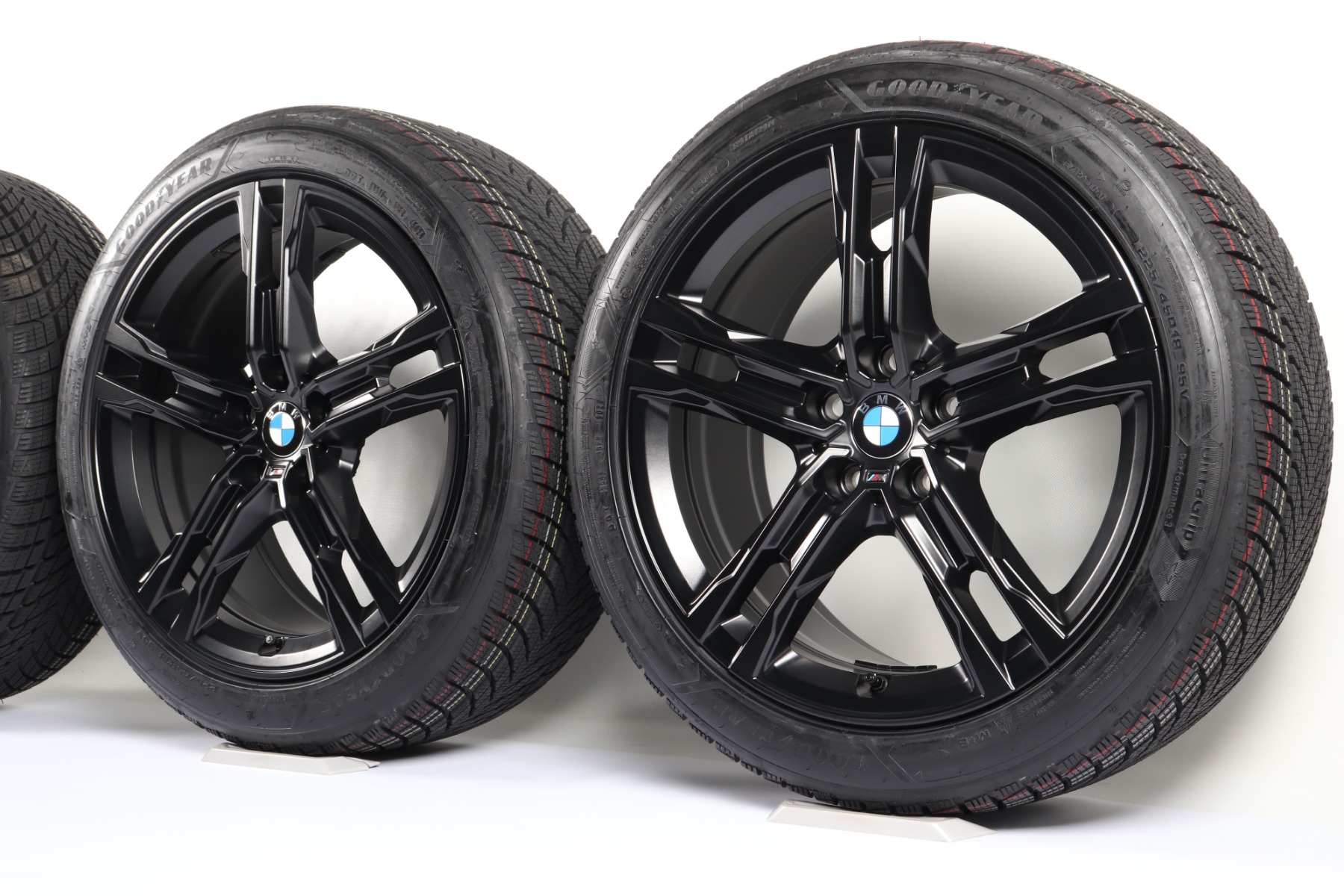 BMW Winter Wheels 2 Series F74 1 Series F70 18 Inch Styling 556 M double spoke