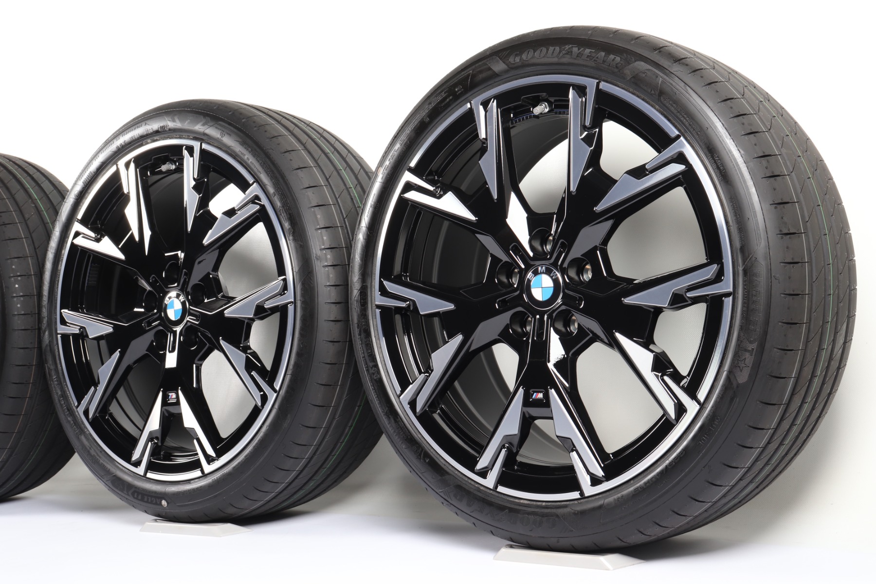 BMW Sommerkompletträder 1er F70 19 Zoll Styling 976 M Y-Speiche Goodyear Eagle F1 Asymmetric 6