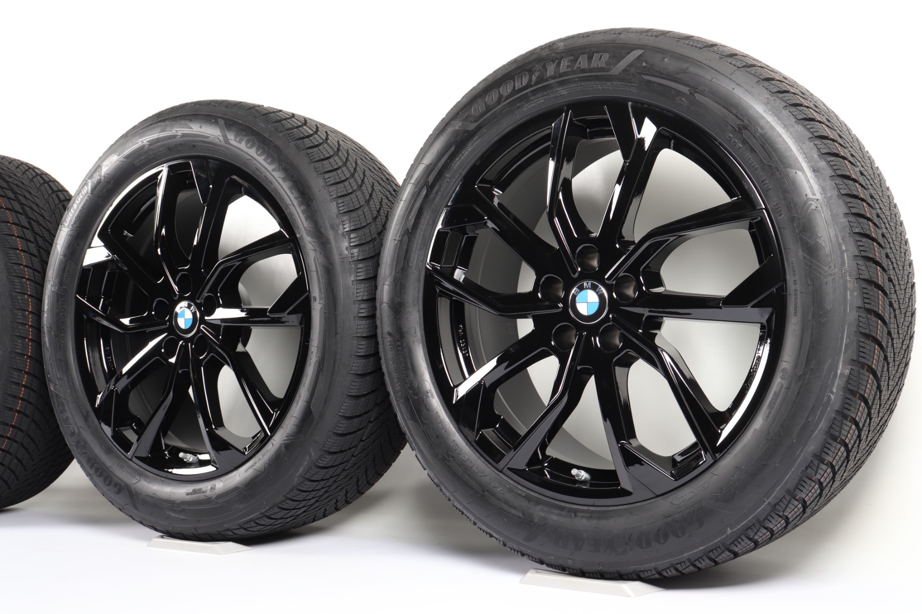 RCDesign Winterkompletträder iX3 G08 19 Zoll Styling RC34 Goodyear Ultragrip Performance 3