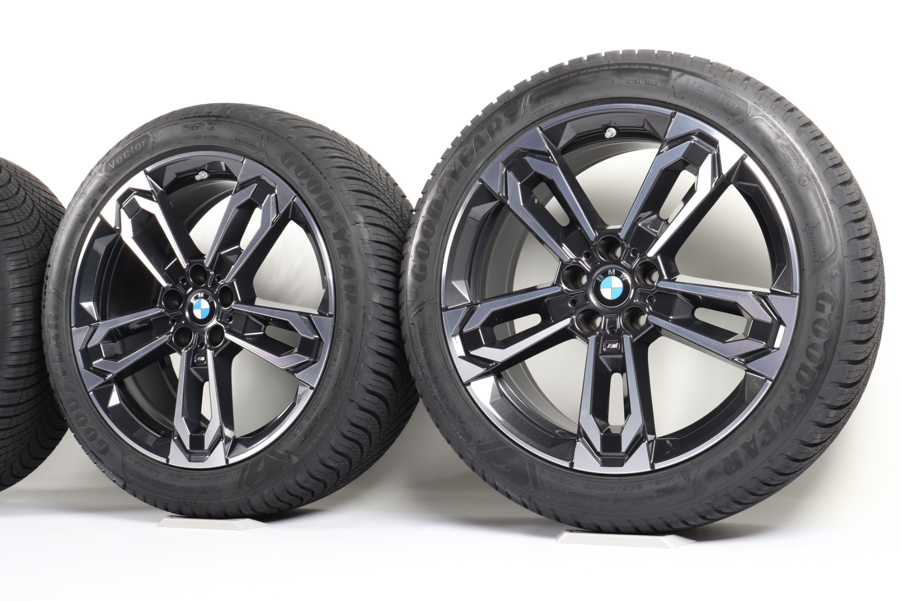 BMW Ganzjahresräder X1 U11 iX1 U11 X2 U10 iX2 U10 19 Zoll Styling 871 M Doppelspeiche Goodyear Vector 4 Seasons Gen-3