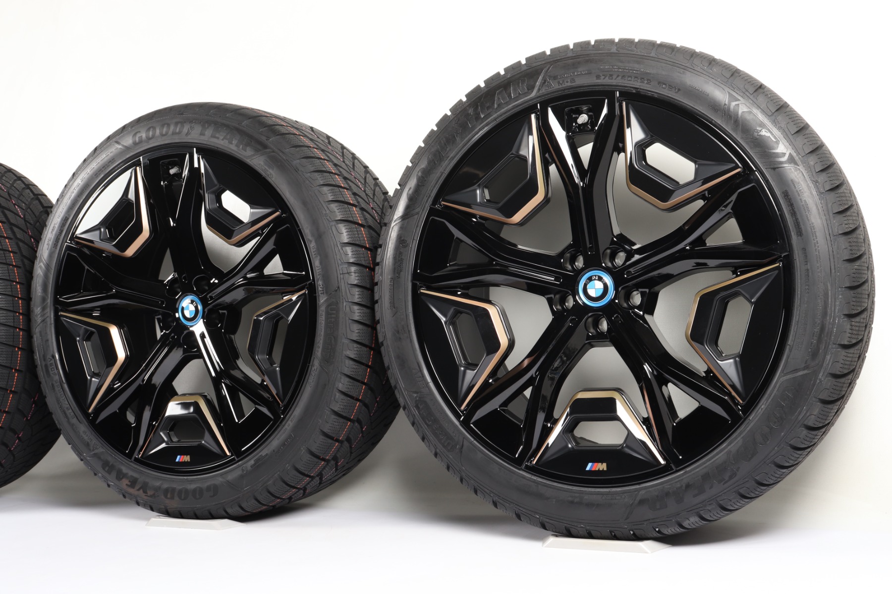 BMW Winterkompletträder iX i20 22 Zoll Styling 1023 M Aerodynamik Goodyear Ultragrip Performance +