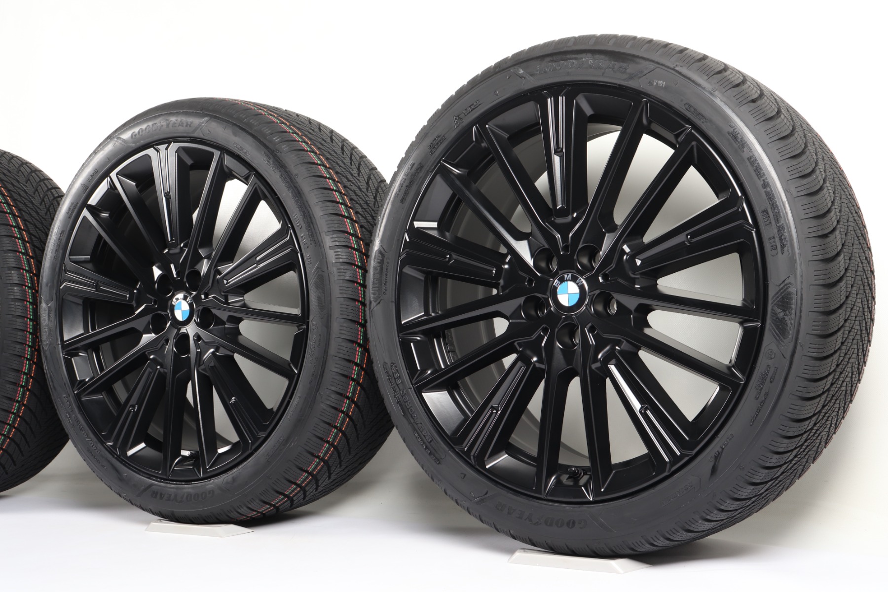 BMW Winterkompletträder X1 U11 iX1 U11 X2 U10 iX2 U10 20 Zoll Styling 869 Individual Vielspeiche Goodyear Ultragrip Performance 3