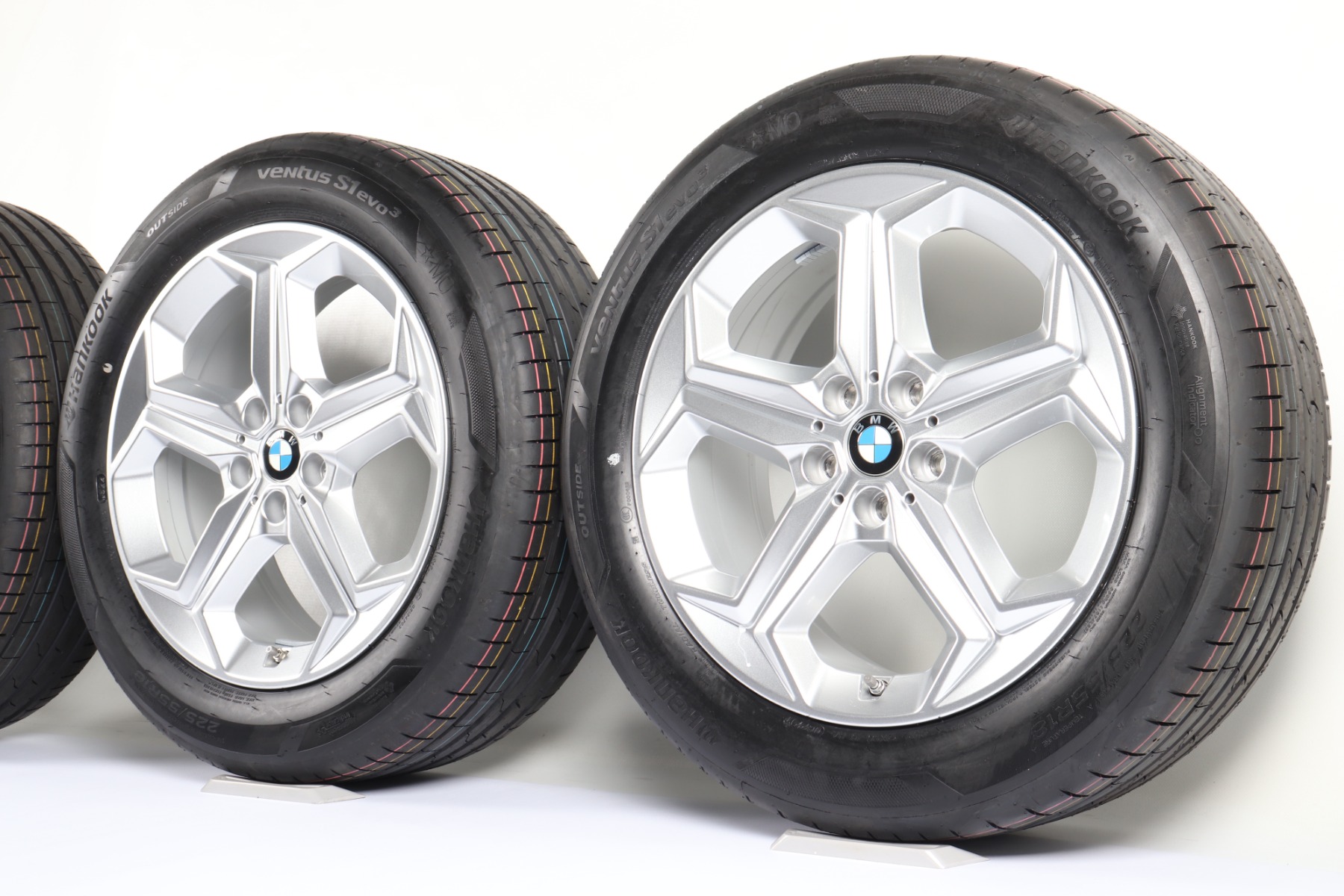 BMW Sommerkompletträder X1 U11 iX1 U11 X2 U10 iX2 U10 18 Zoll Styling 865 Sternspeiche Vredestein Ultrac