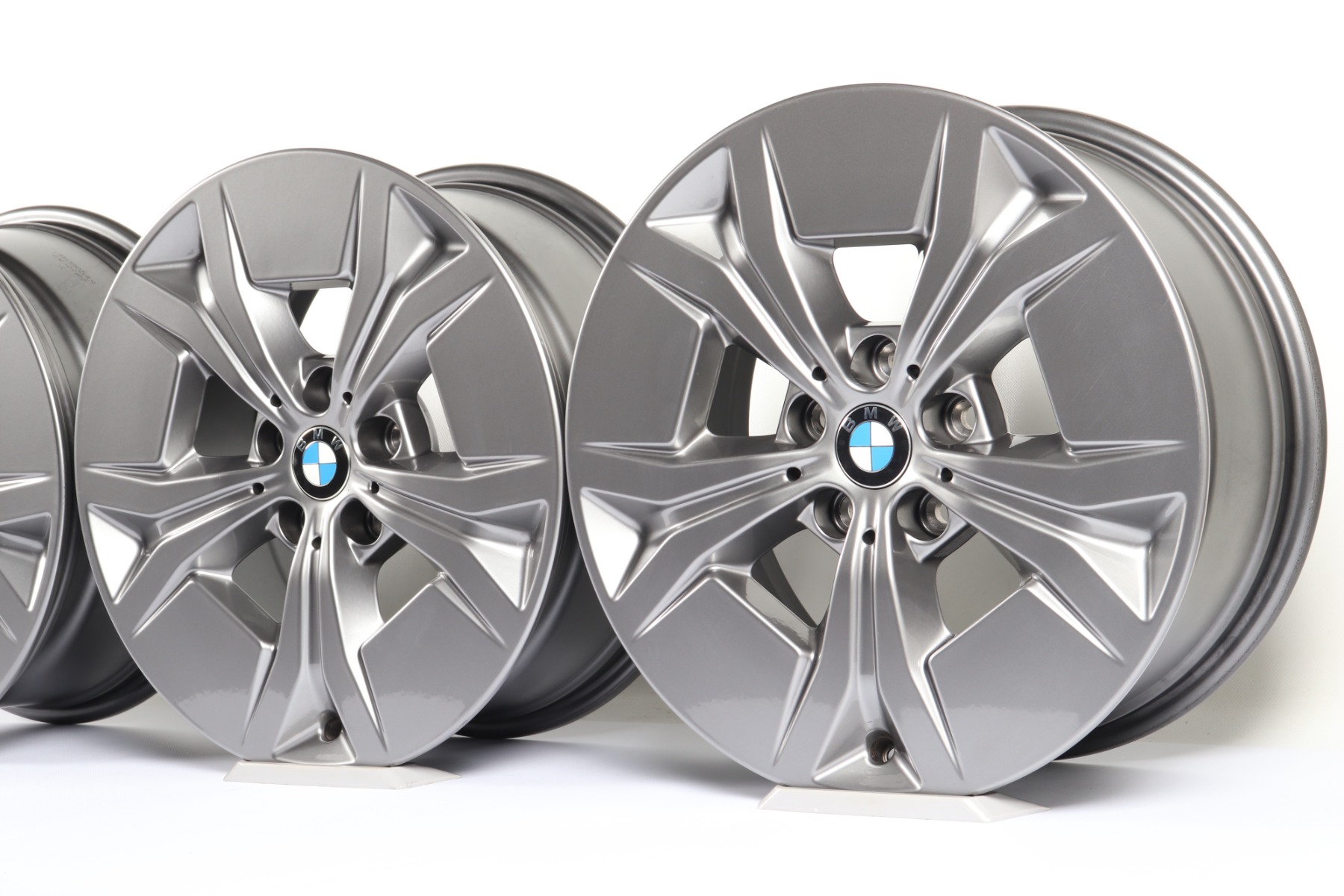 4x BMW Alufelgen X1 U11 iX1 U11 X2 U10 iX2 U10 U25 17 Zoll Styling 864 Sternspeiche