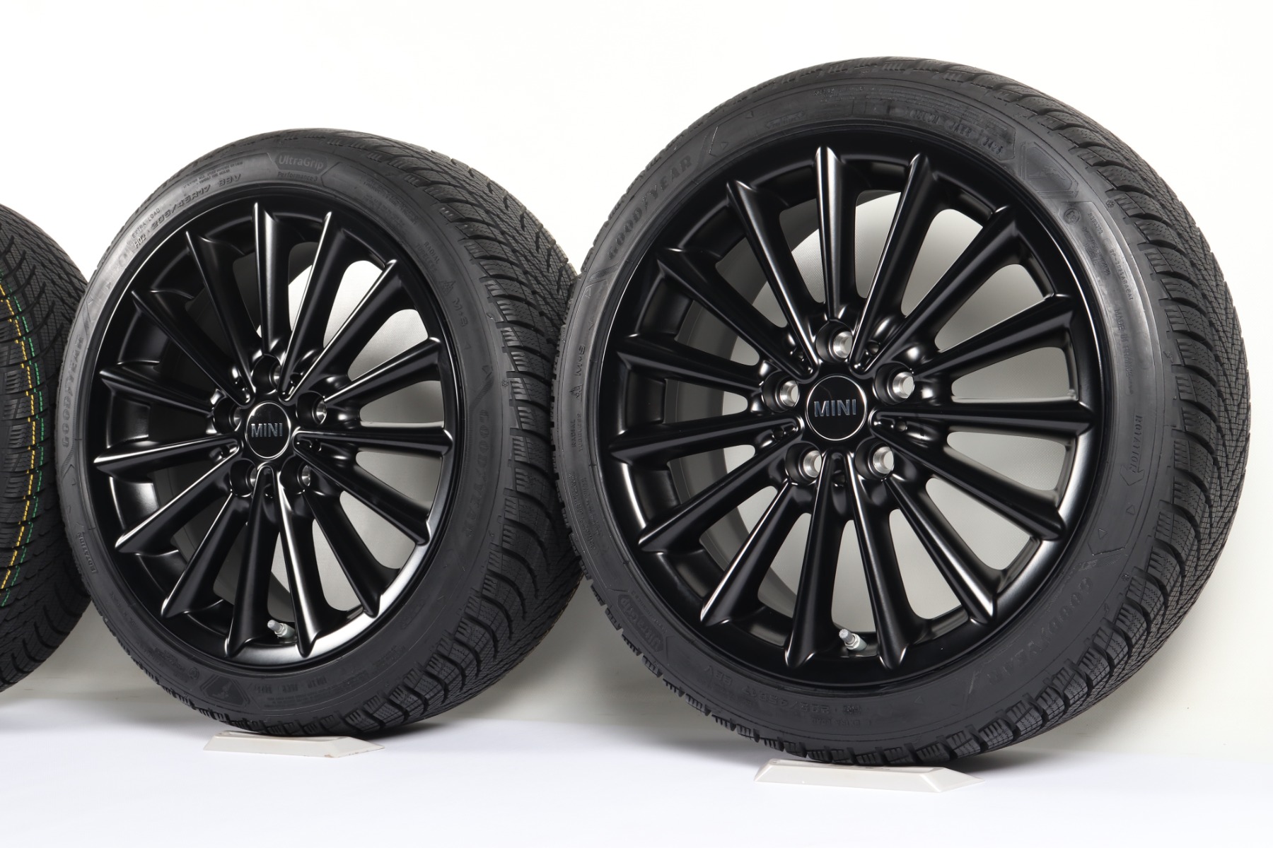 MINI Winterkompletträder F56 F55 F57 17 Zoll Styling Multi Spoke 505 Goodyear Ultragrip Performance 3
