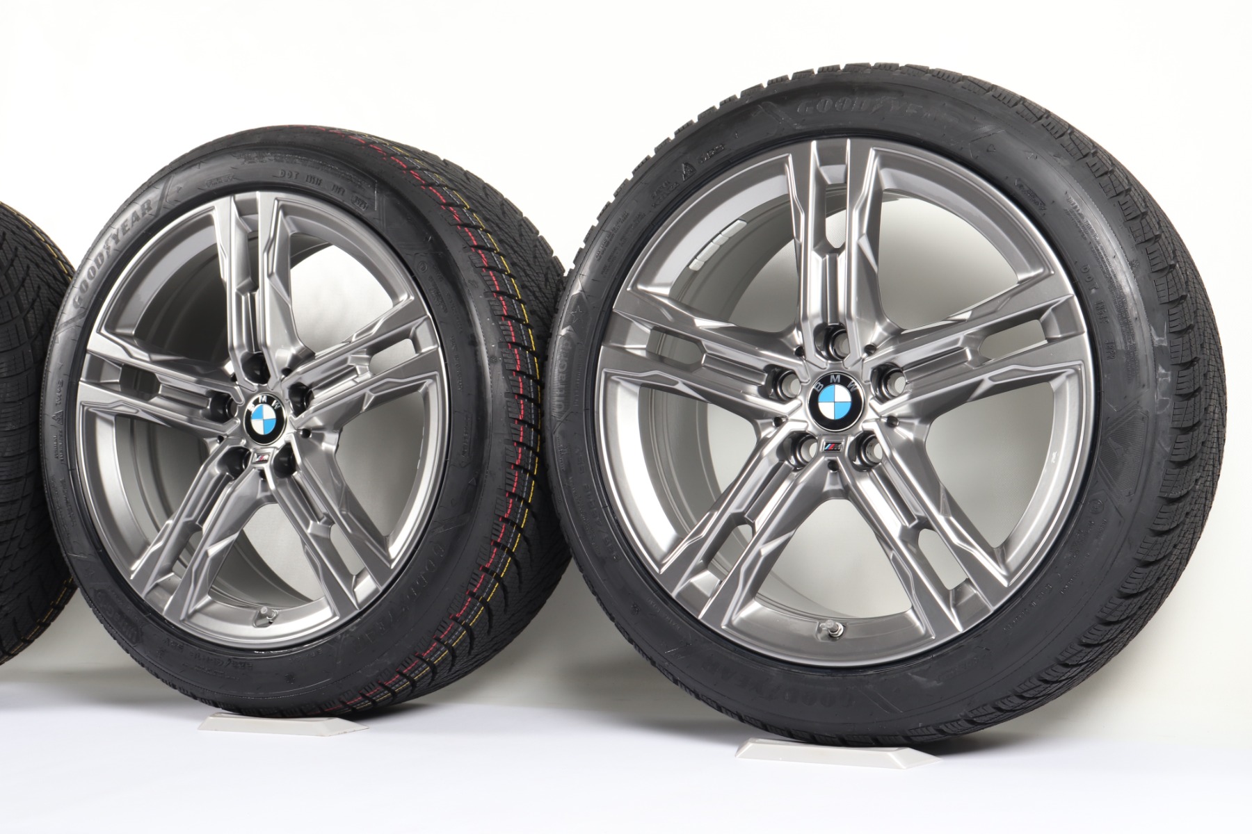 BMW Winter Wheels 1 Series F40 2 Series F44 18 Inch Styling 556 M double spoke