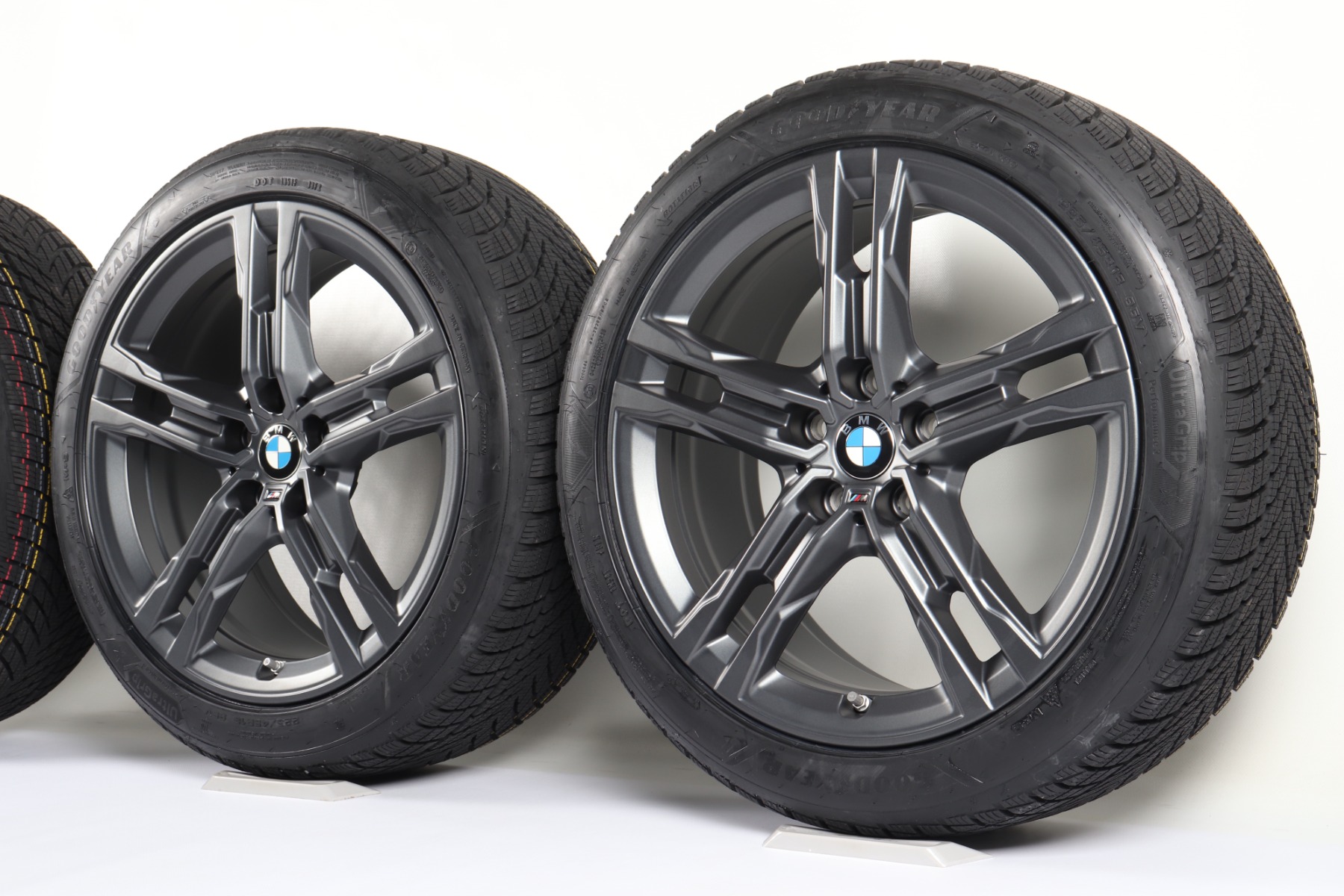 BMW Winter Wheels 1 Series F40 2 Series F44 18 Inch Styling 556 M double spoke