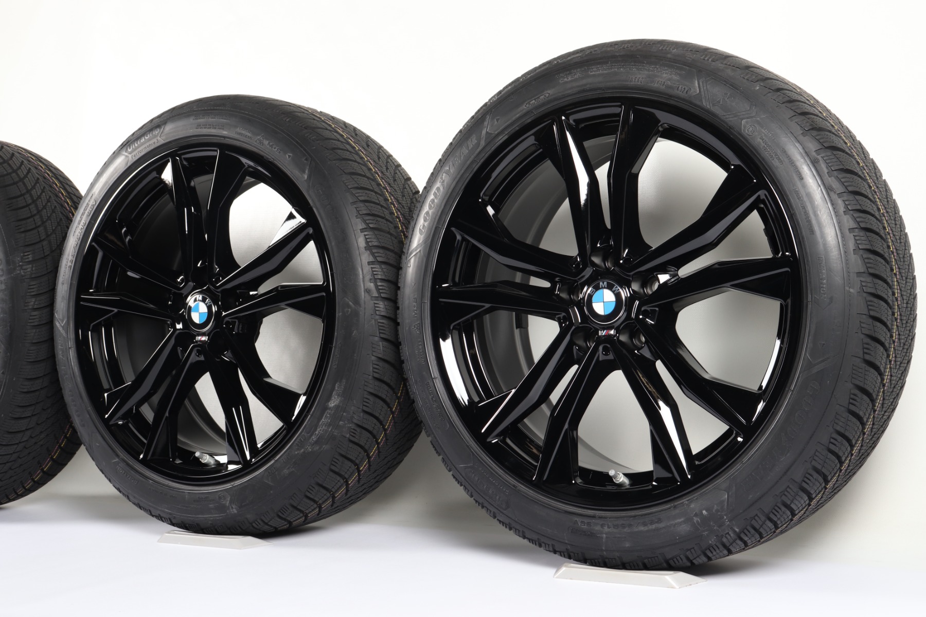 BMW Winterkompletträder X1 F48 X2 F39 19 Zoll Styling 715 M Doppelspeiche Goodyear Ultragrip Performance 3