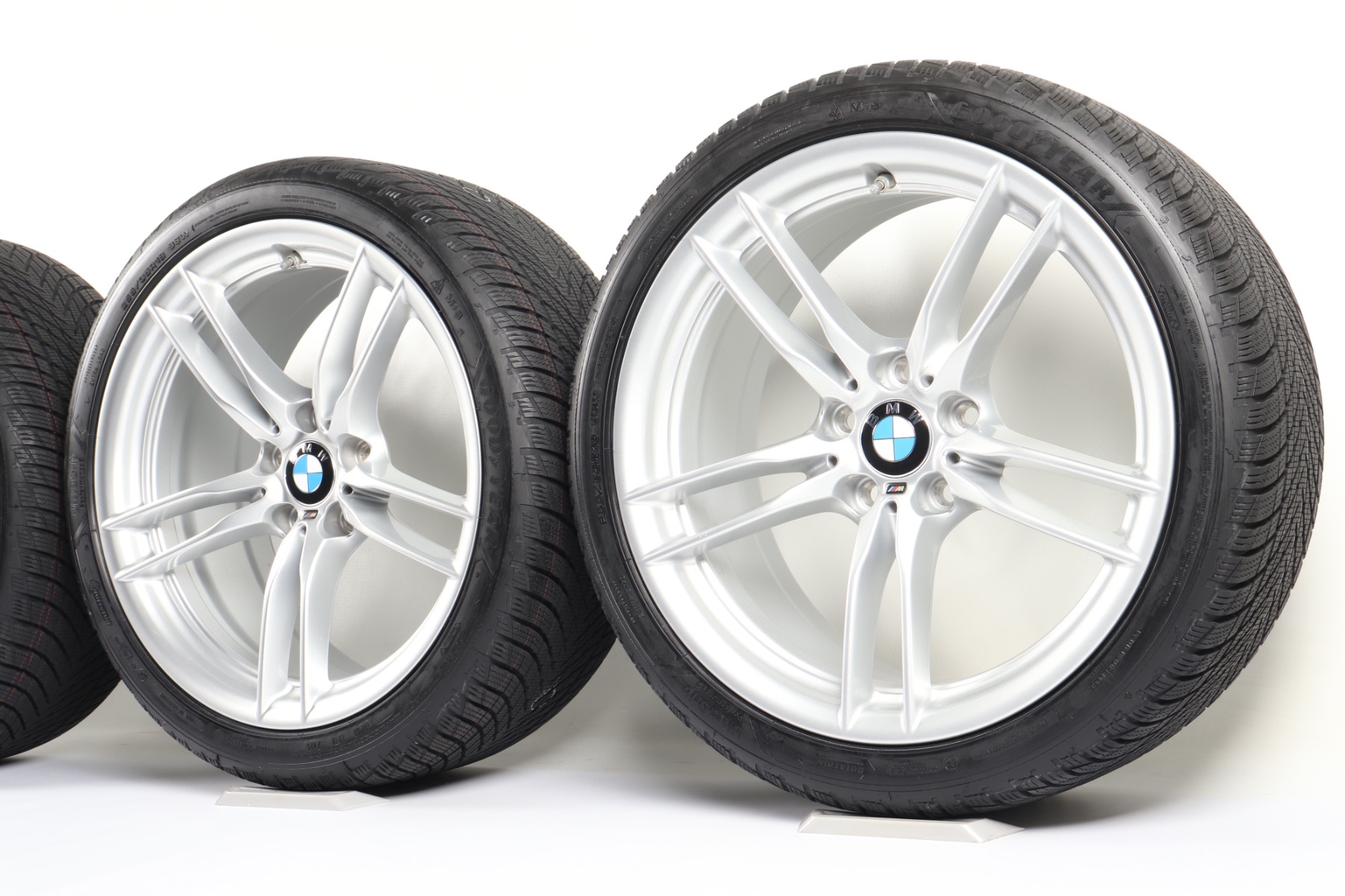 BMW Winterkompletträder M3 F80 M4 F82 F83 19 Zoll Styling 641 M Doppelspeiche Goodyear Ultragrip Performance 3