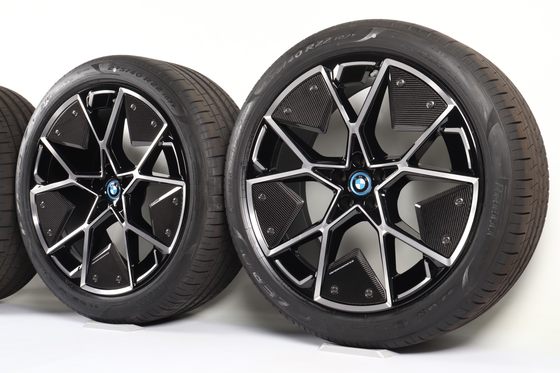 BMW Sommerkompletträder iX i20 22 Zoll Styling M Performance 1022 Aerodynamik Pirelli P Zero