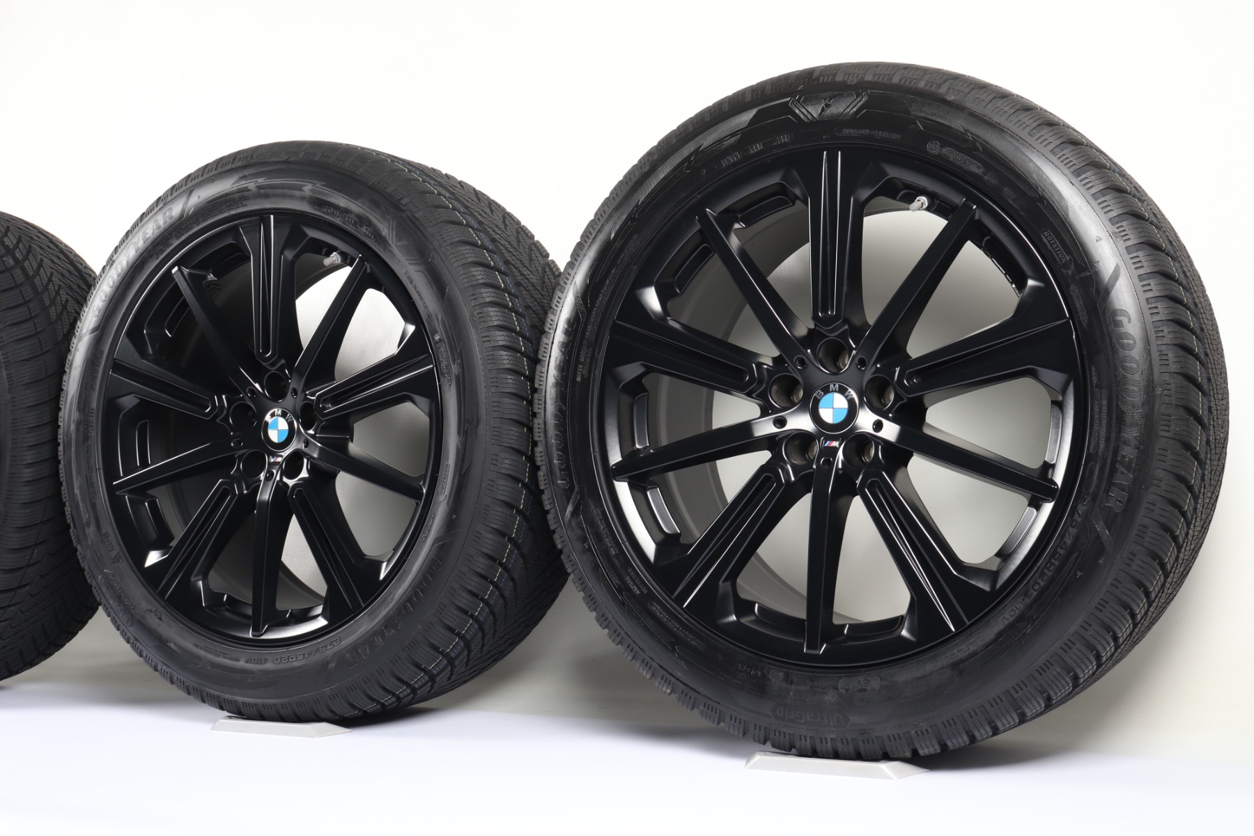 BMW Winterkompletträder X5 G05 X6 G06 20 Zoll Styling 748 M Sternspeiche Goodyear Ultragrip Performance 3