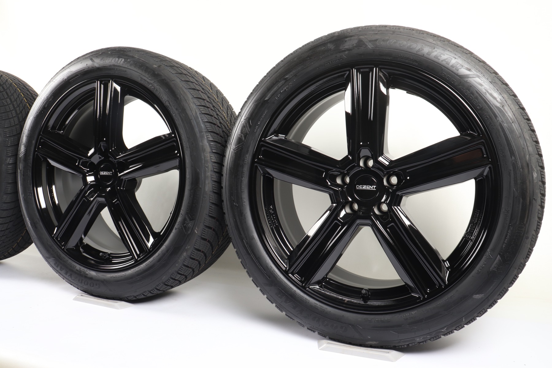 Winterkompletträder iX i20 20 Zoll Styling Dezent KG Pirelli P Zero Winter