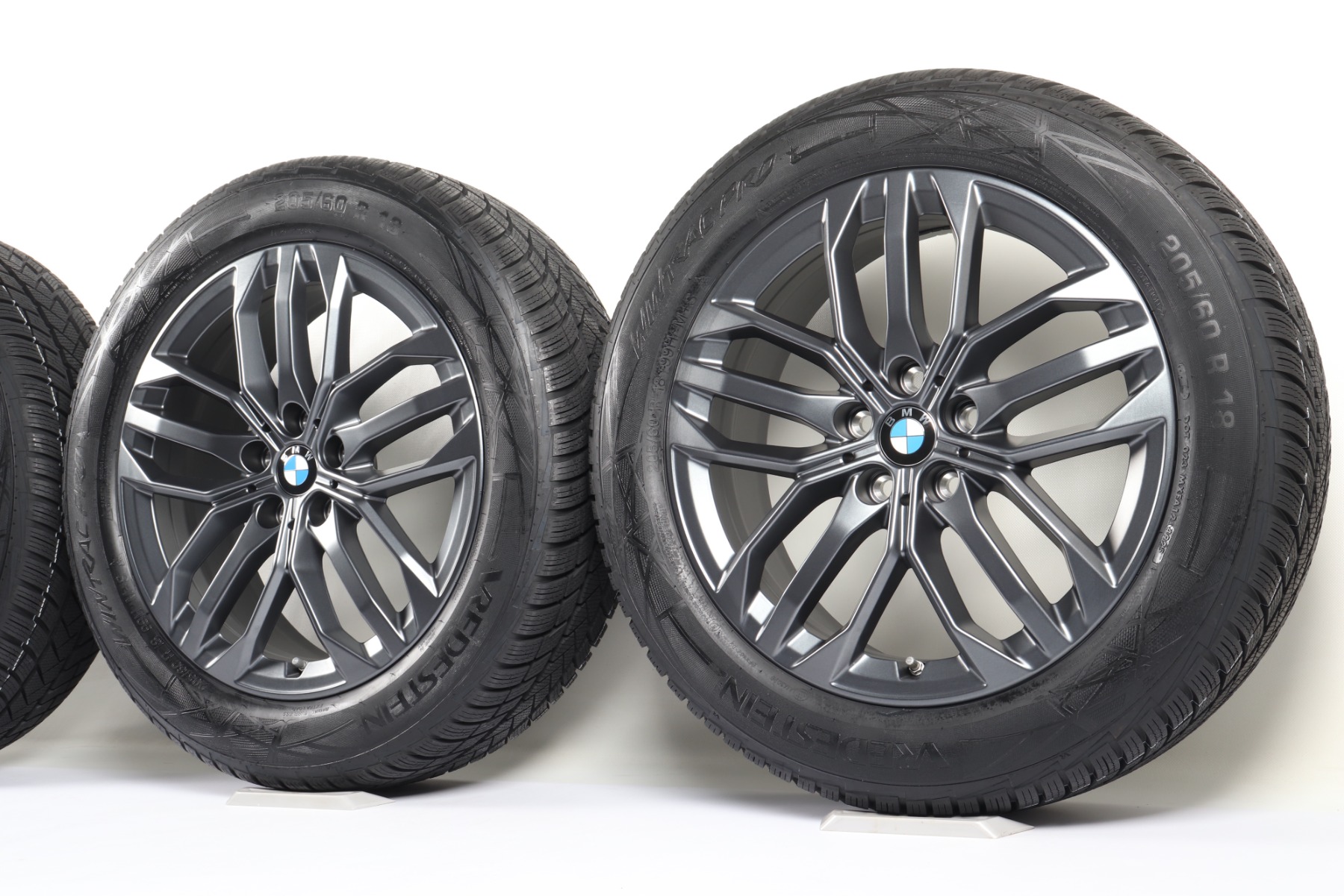 BMW Winterkompletträder X1 U11 iX1 U11 X2 U10 iX2 U10 U25 18 Zoll Styling 879 Doppelspeiche Vredestein Wintrac Pro