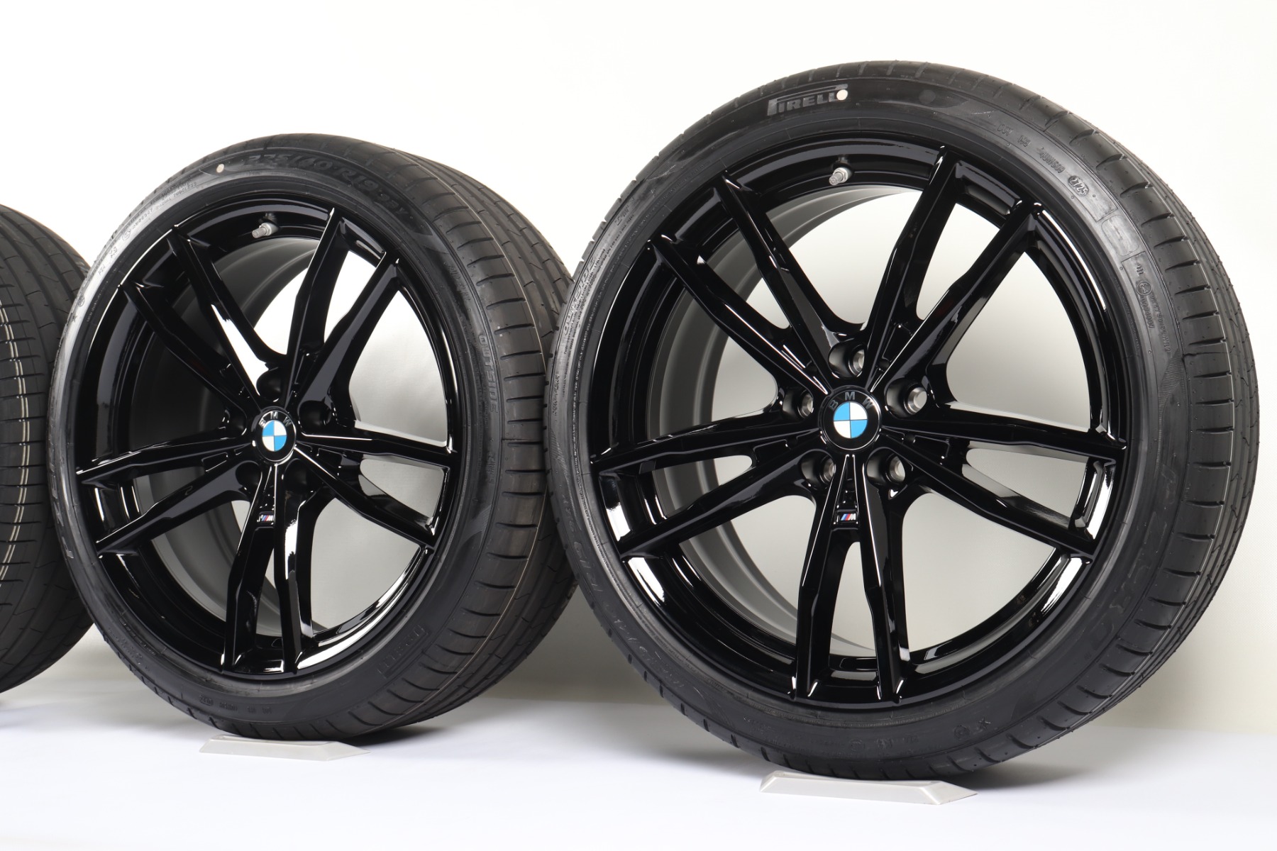 BMW Sommerkompletträder 3er G20 G21 2er G42 4er G22 G23 19 Zoll Styling 791 M Doppelspeiche Pirelli P Zero